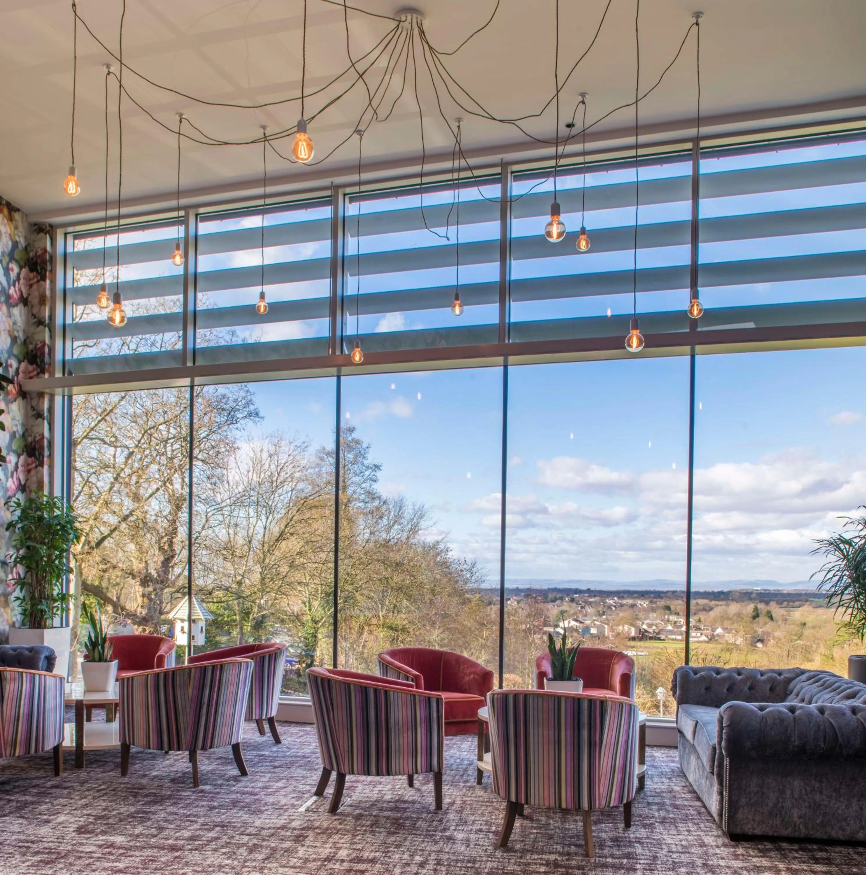 Lobby or reception in DoubleTree by Hilton Bristol South - Cadbury House
