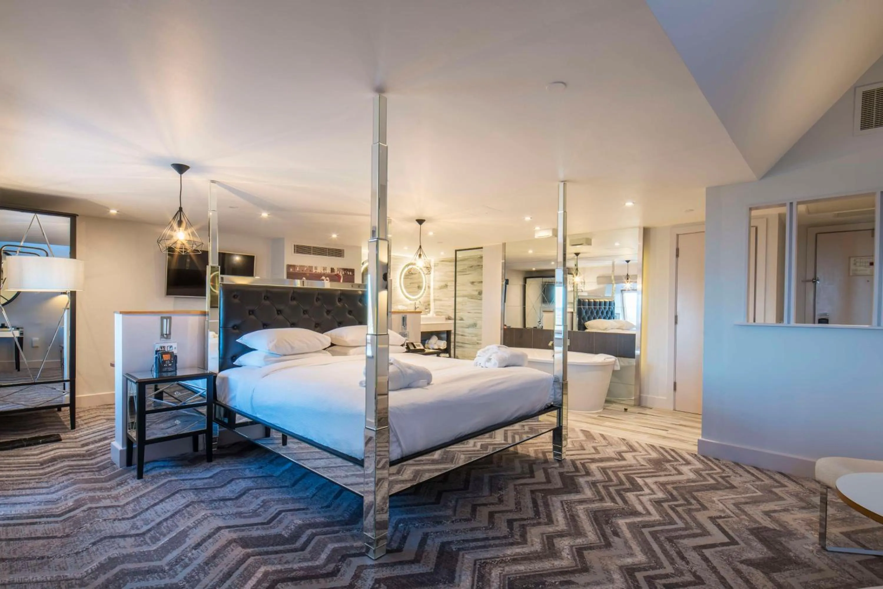 Bed in DoubleTree by Hilton Bristol South - Cadbury House