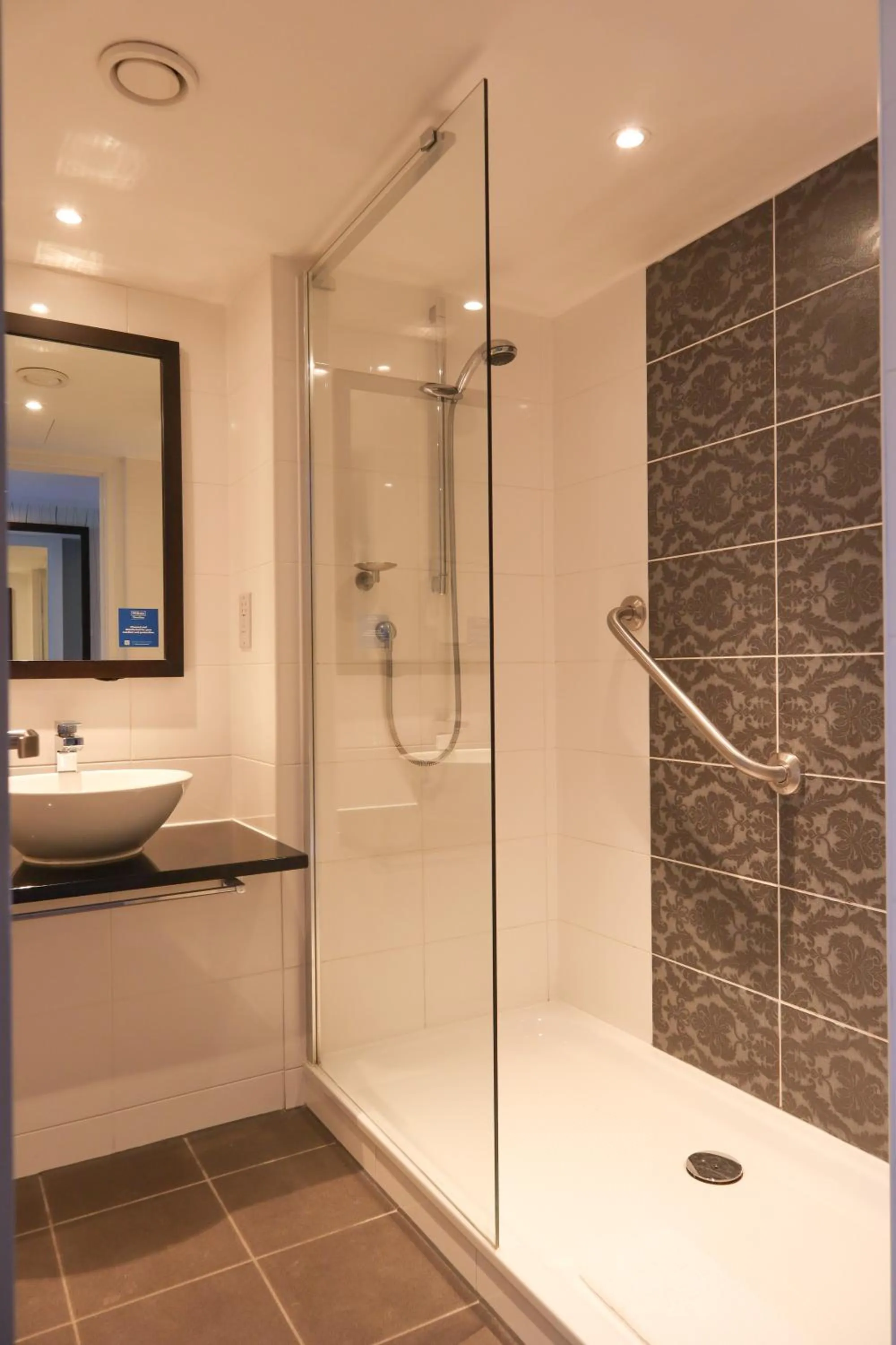 Shower in DoubleTree by Hilton Bristol South - Cadbury House