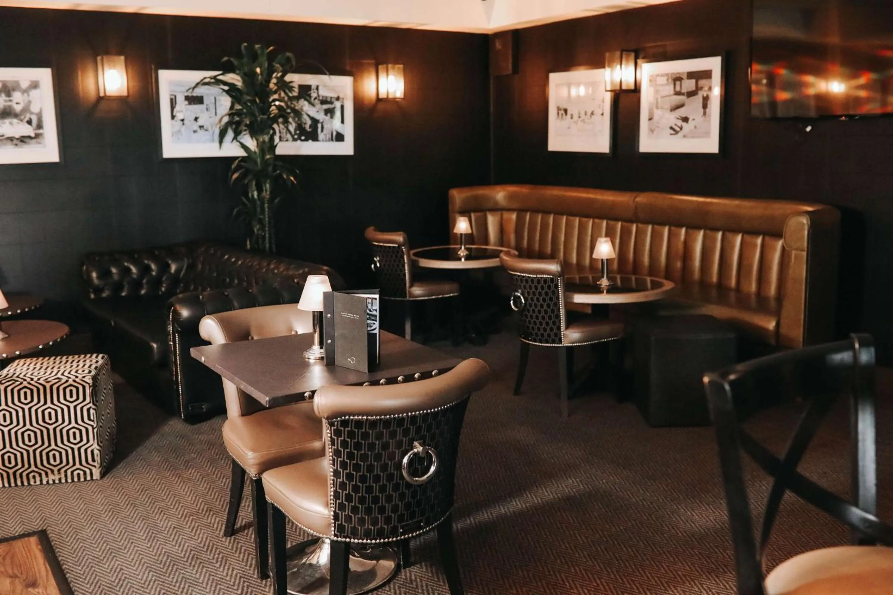 Lounge or bar in DoubleTree by Hilton Bristol South - Cadbury House