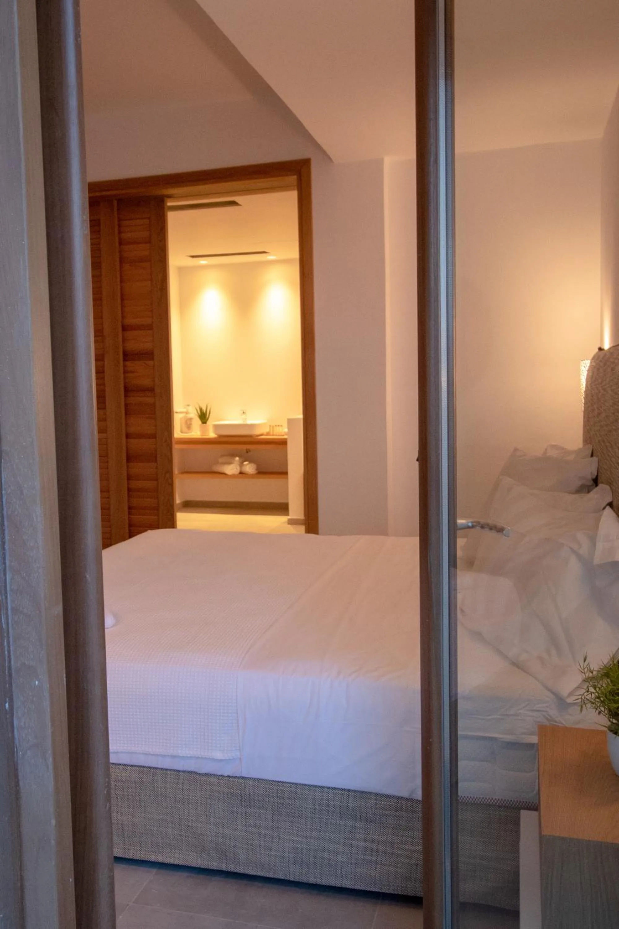 Shower, Bed in Natura Luxury Boutique Hotel Skopelos