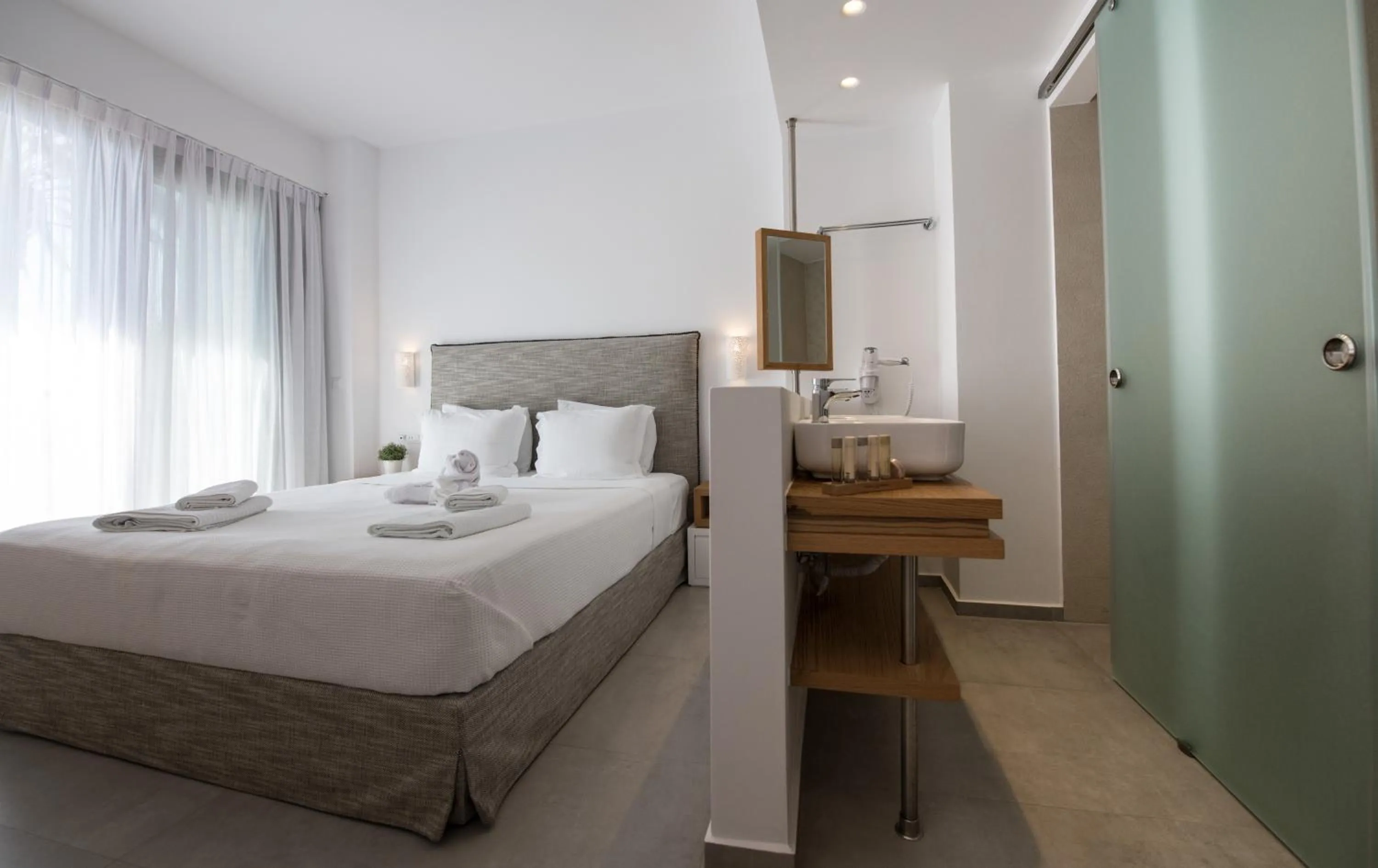 Bathroom, Bed in Natura Luxury Boutique Hotel Skopelos