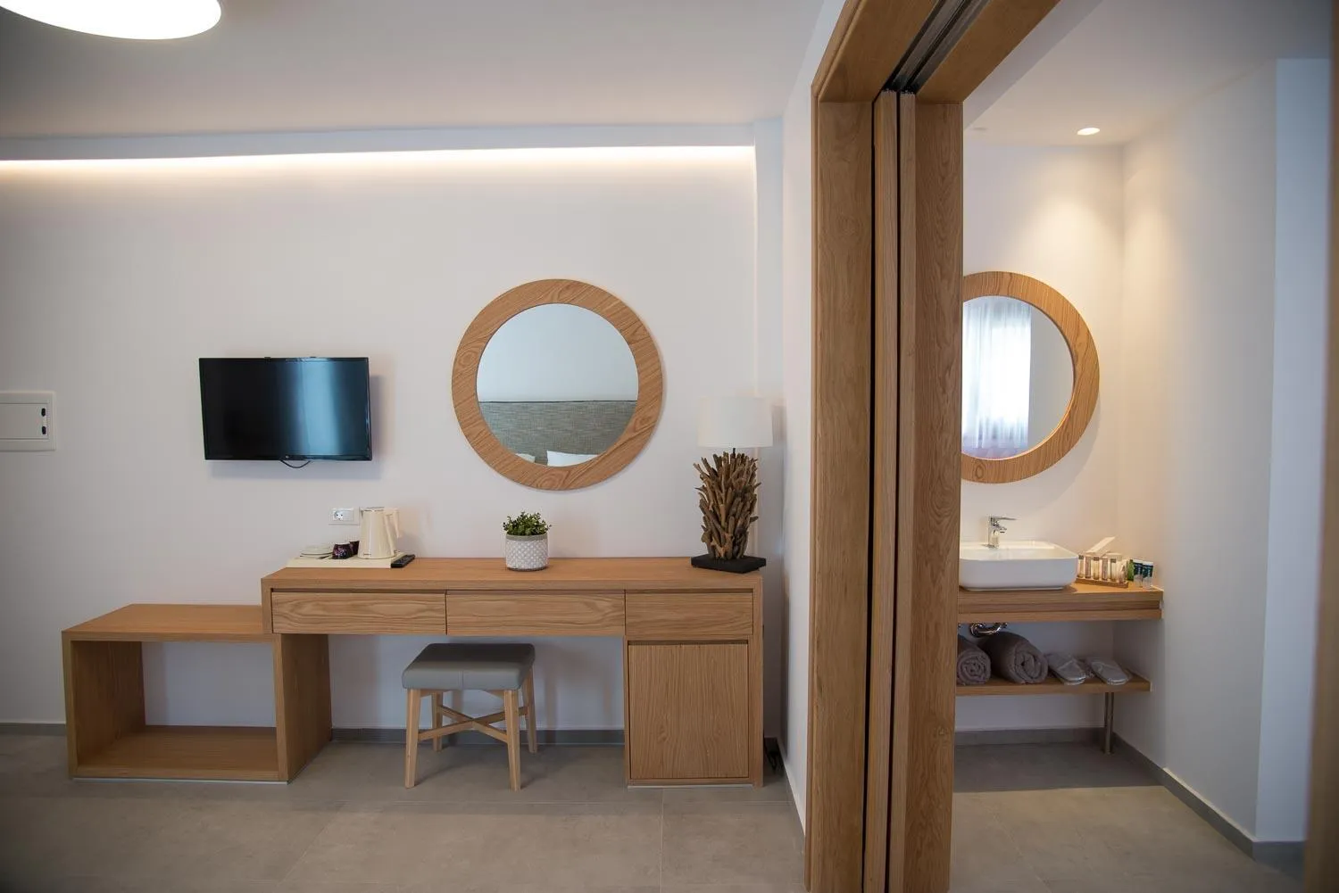 TV and multimedia in Natura Luxury Boutique Hotel Skopelos