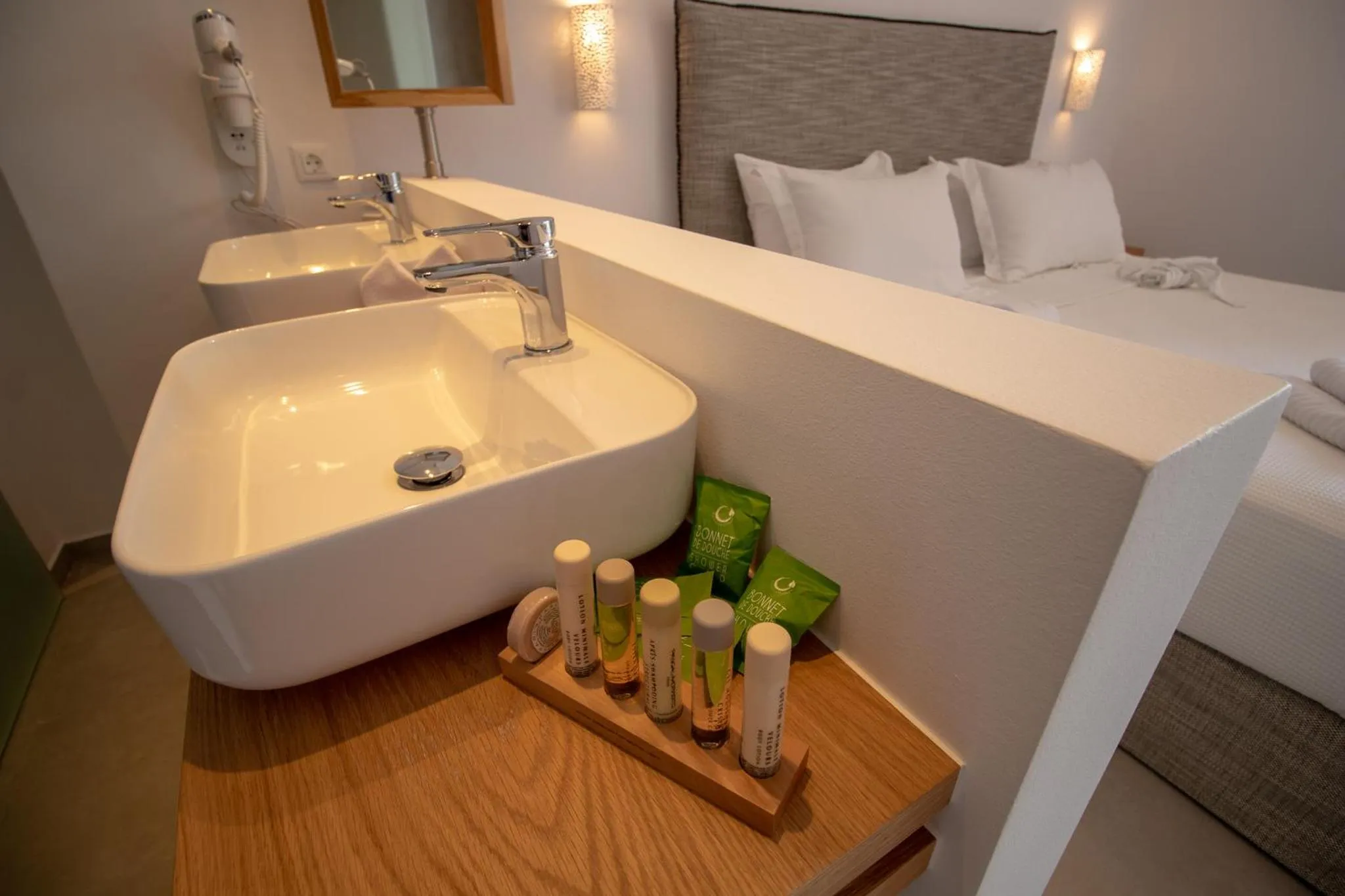 Shower, Bed in Natura Luxury Boutique Hotel Skopelos