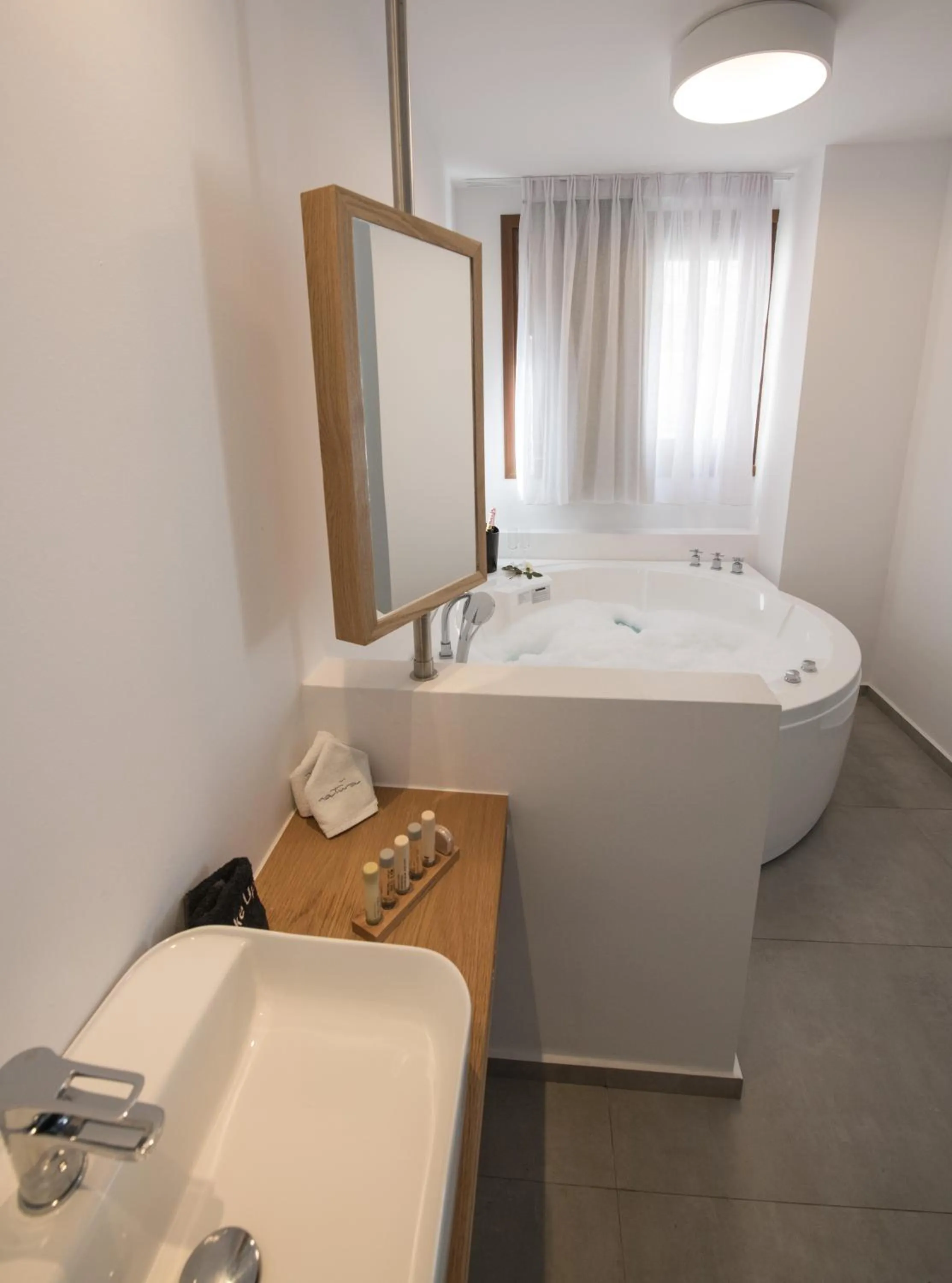 Hot Tub in Natura Luxury Boutique Hotel Skopelos