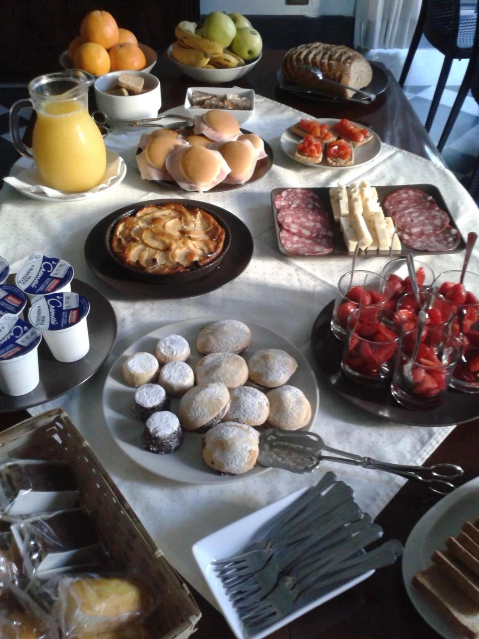 Italian breakfast in B&B Villa San Gennariello