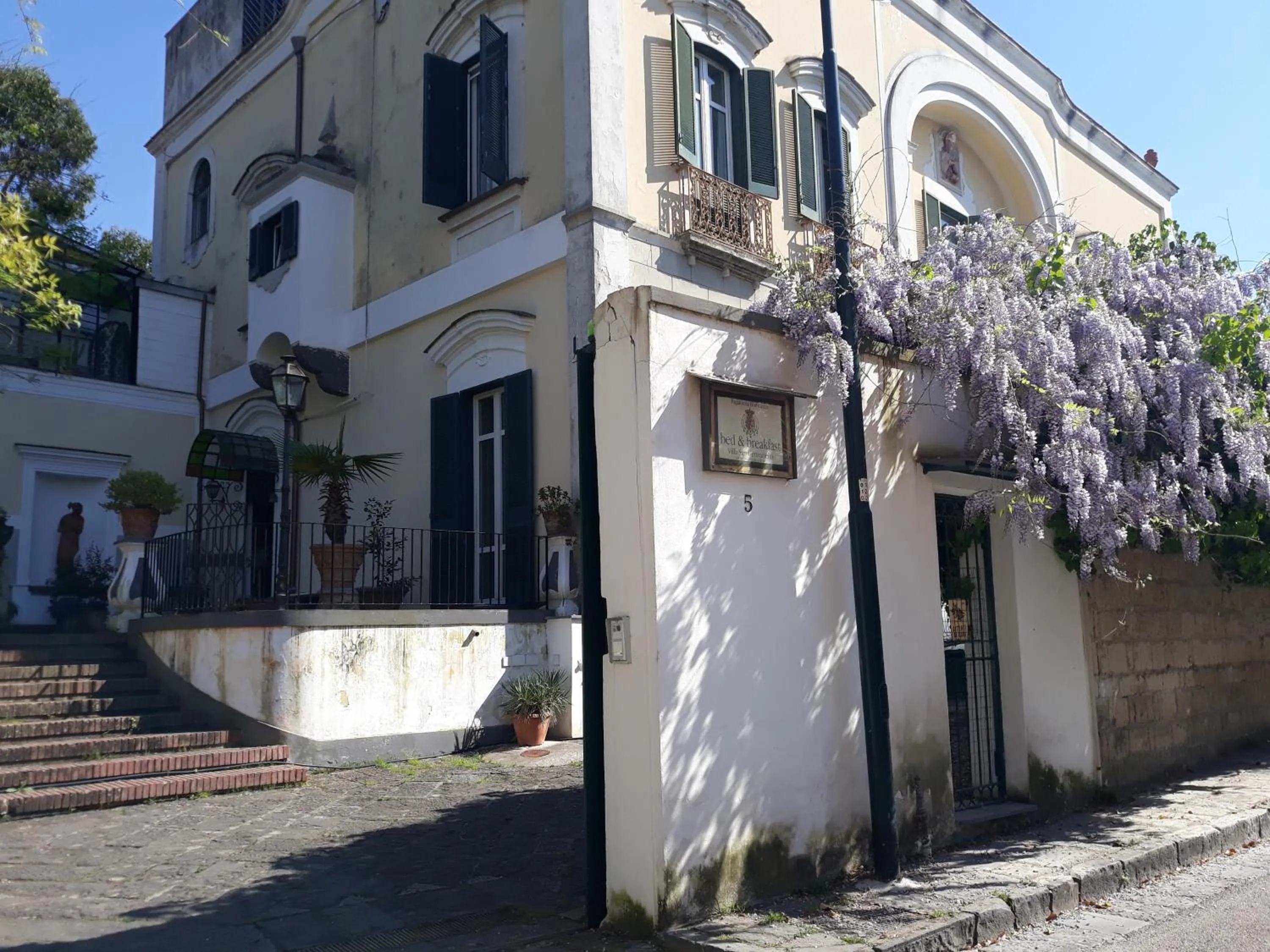 Property building in B&B Villa San Gennariello