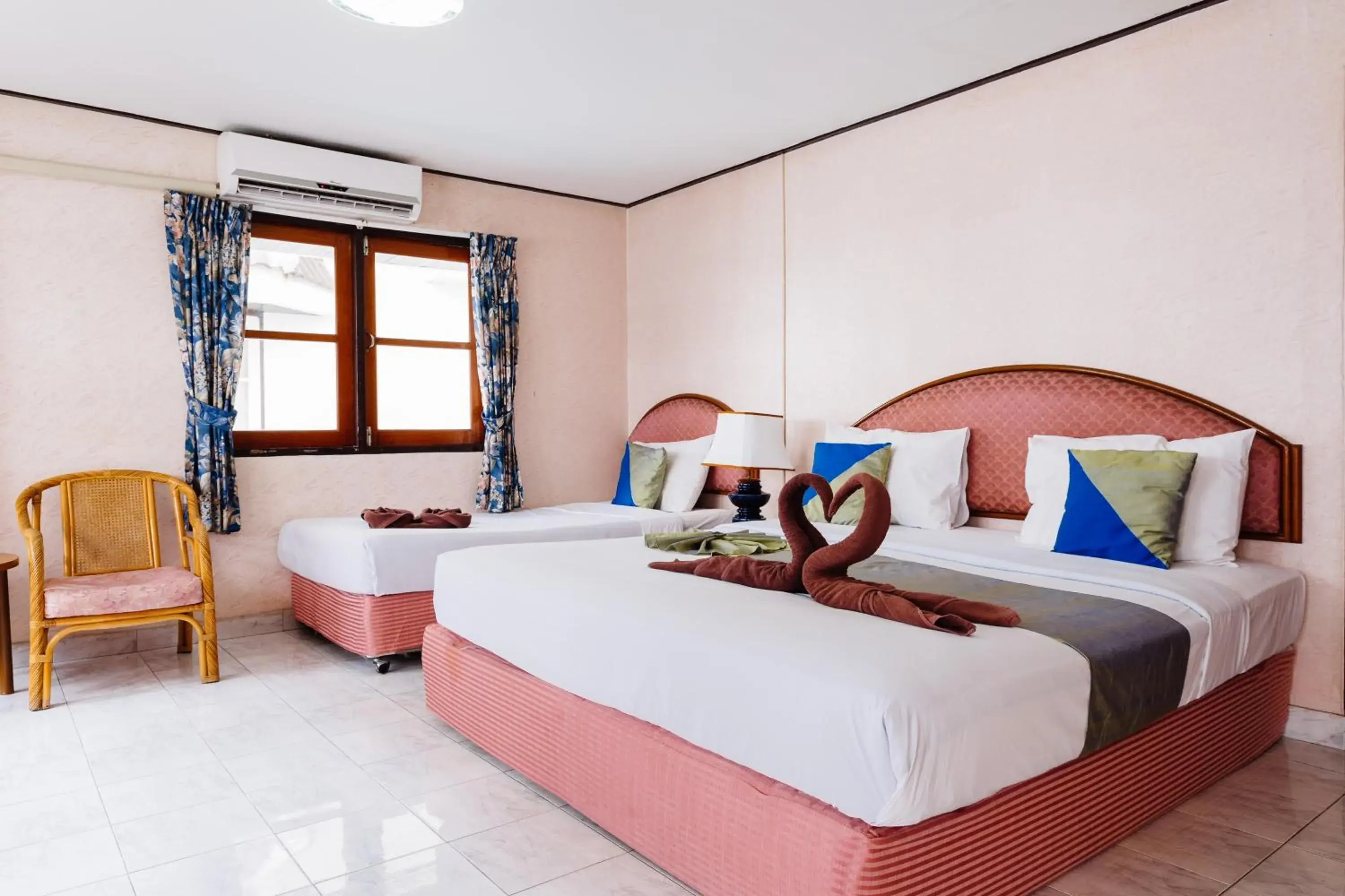Triple Room with Balcony in Thipurai Annex Hotel Triple Room with Balcony in Thipurai Annex Hotel