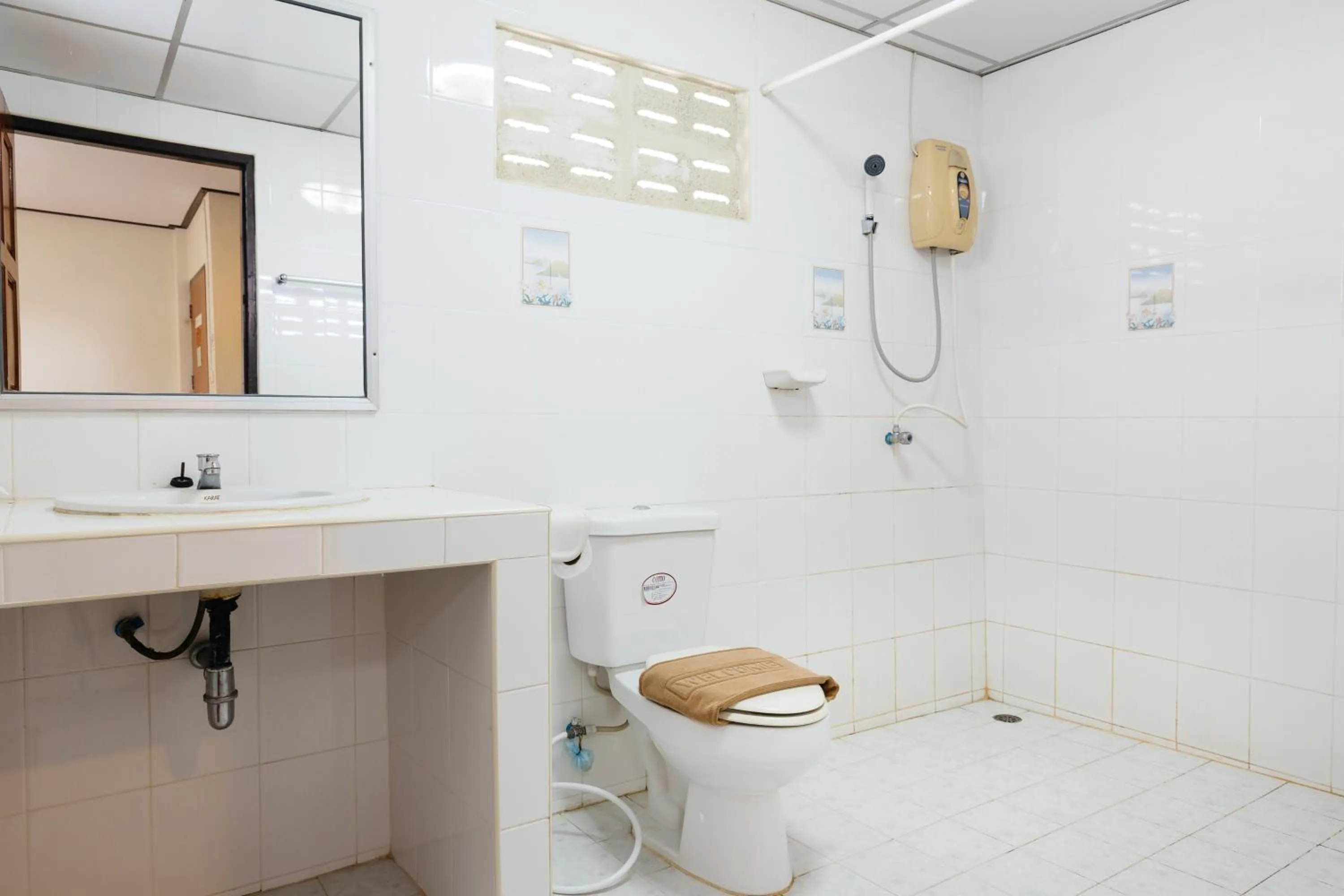 Bathroom in Thipurai Annex Hotel