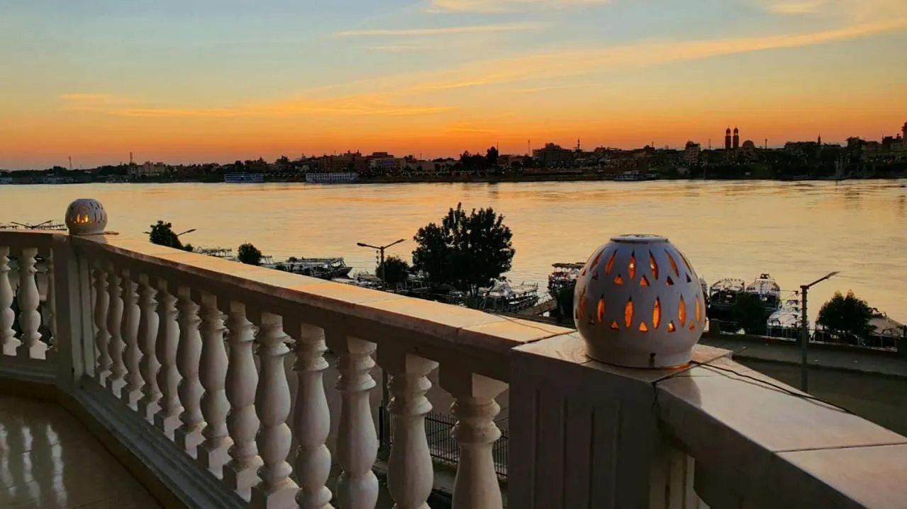 Restaurant/places to eat in El Mesala Hotel