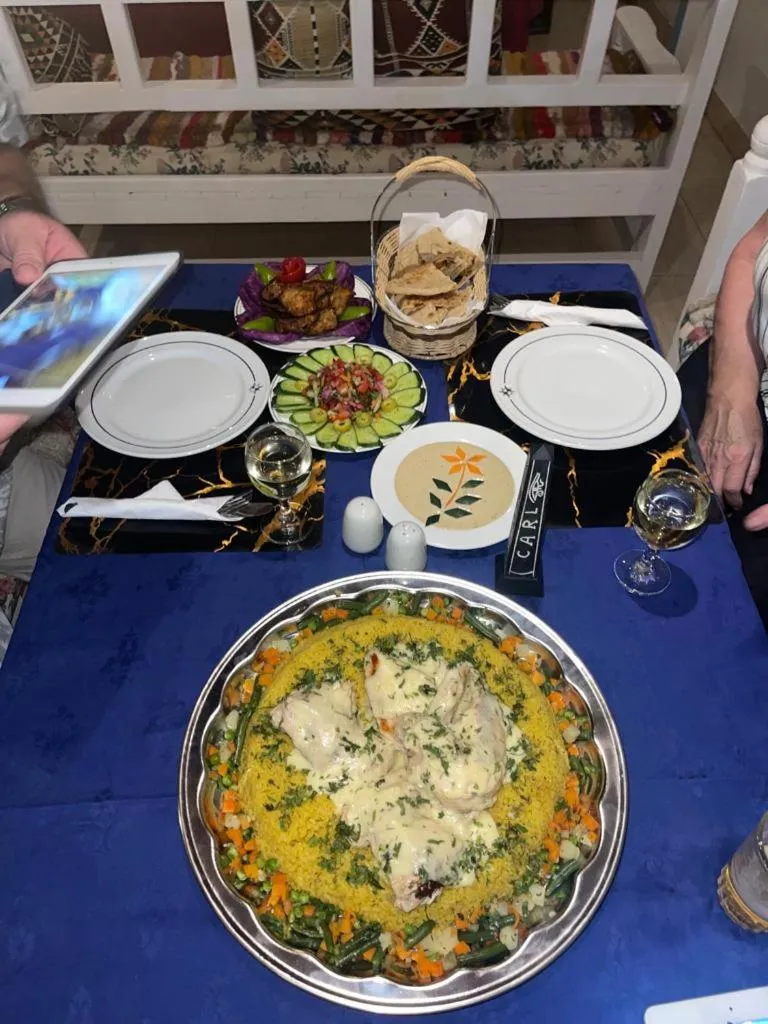 Restaurant/places to eat in El Mesala Hotel