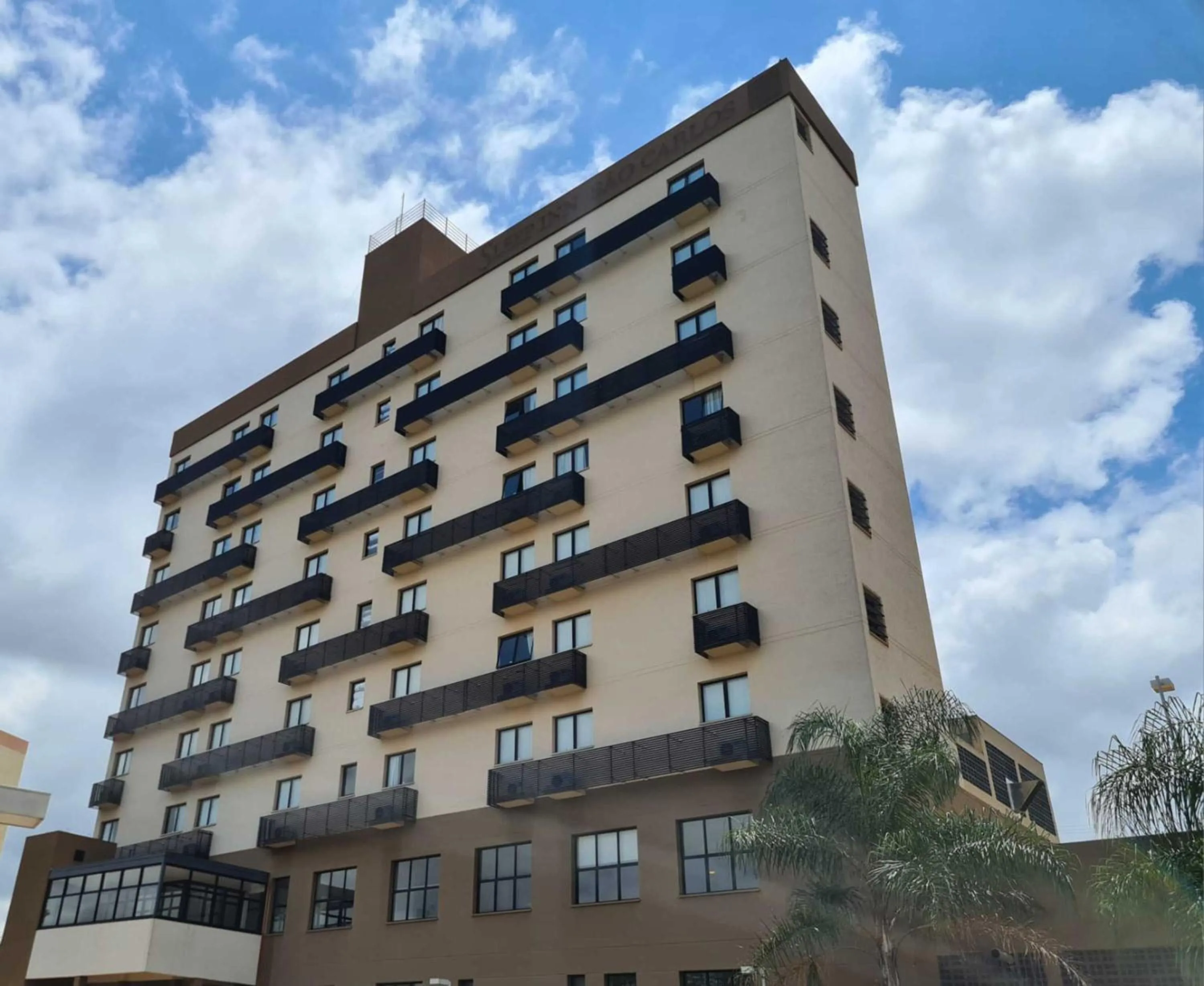 Facade/entrance in Sleep Inn São Carlos