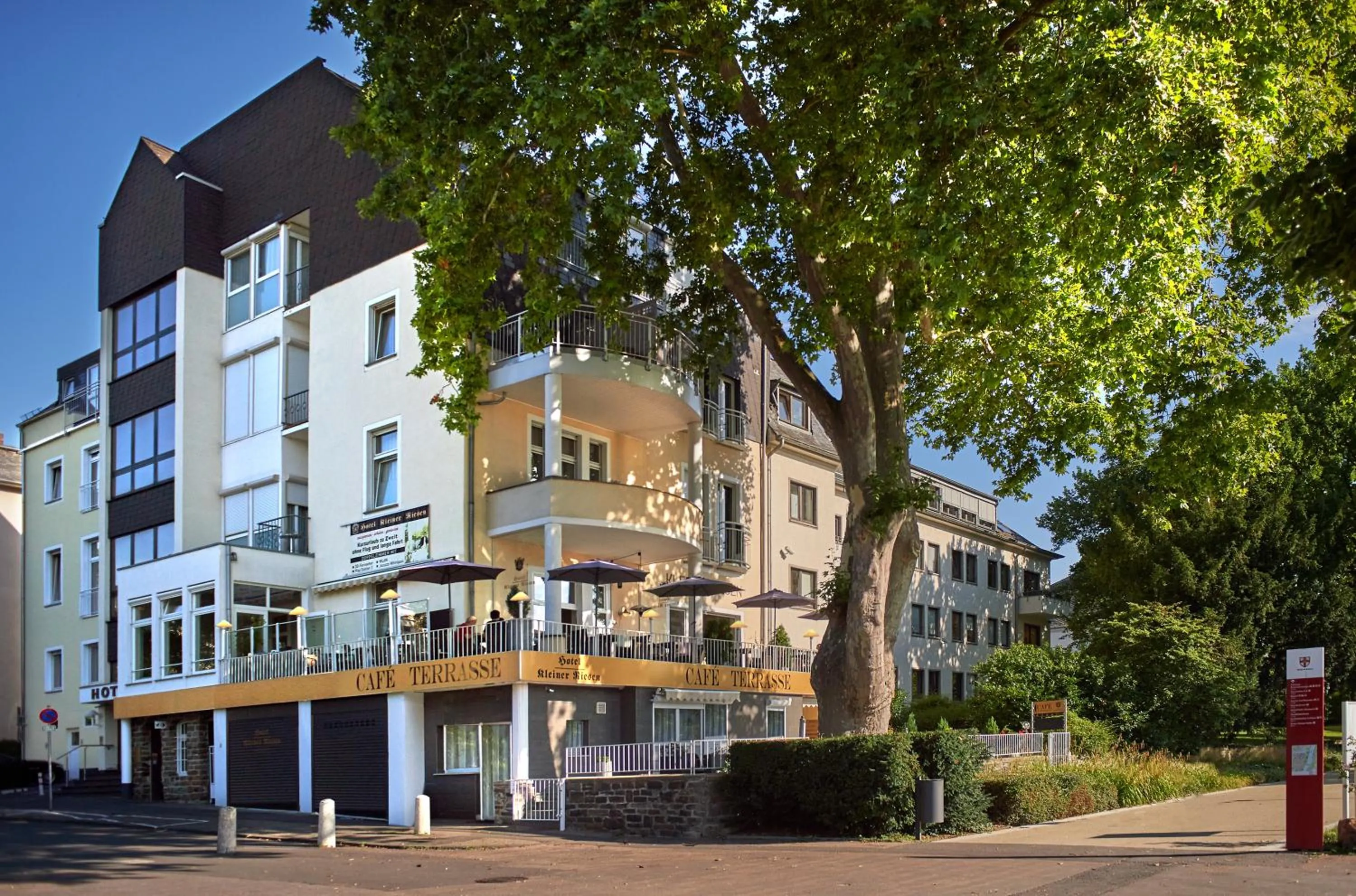 Facade/entrance in Hotel Kleiner Riesen