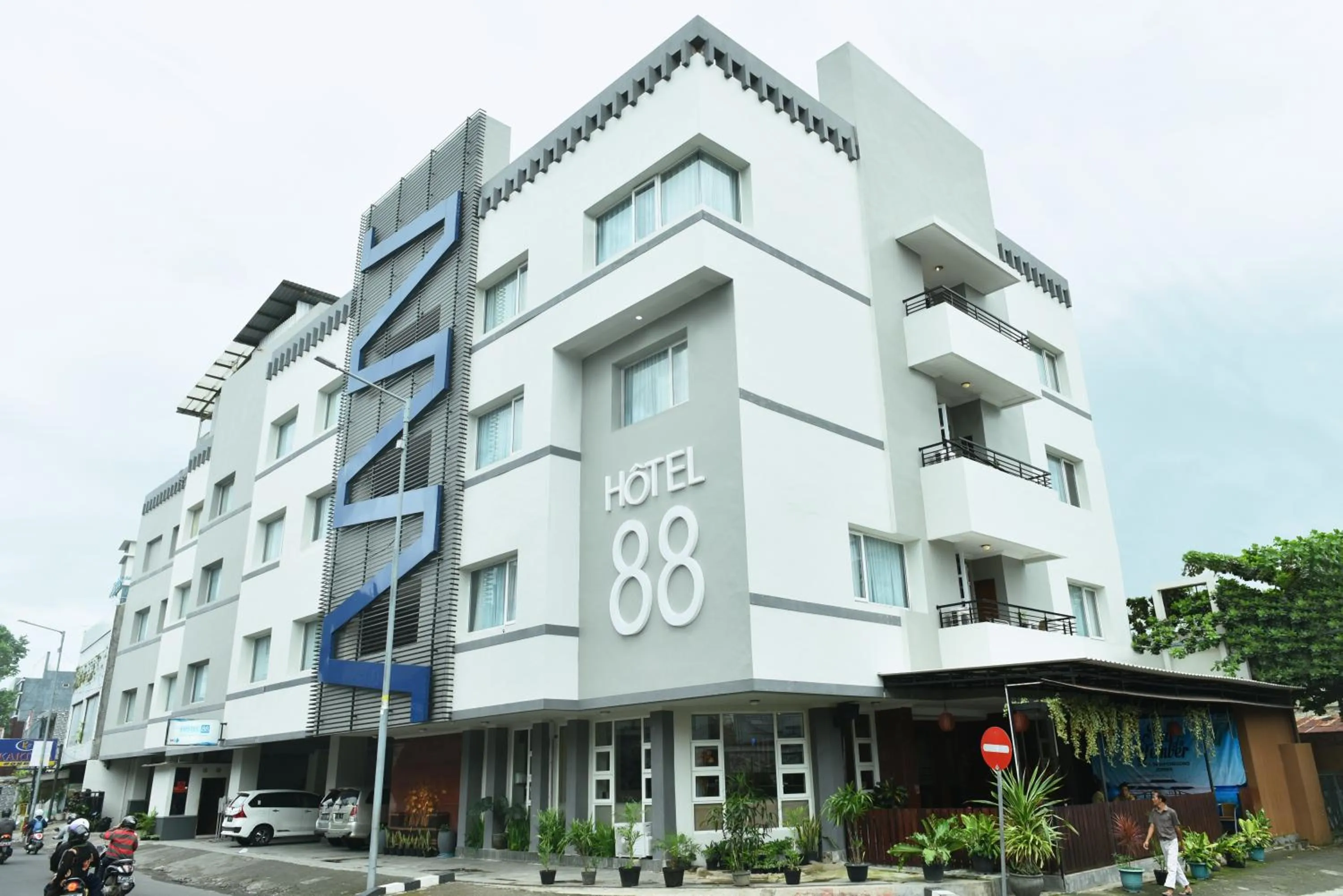 Property building in Hotel 88 Jember By WH - Strategic Location In The City Center