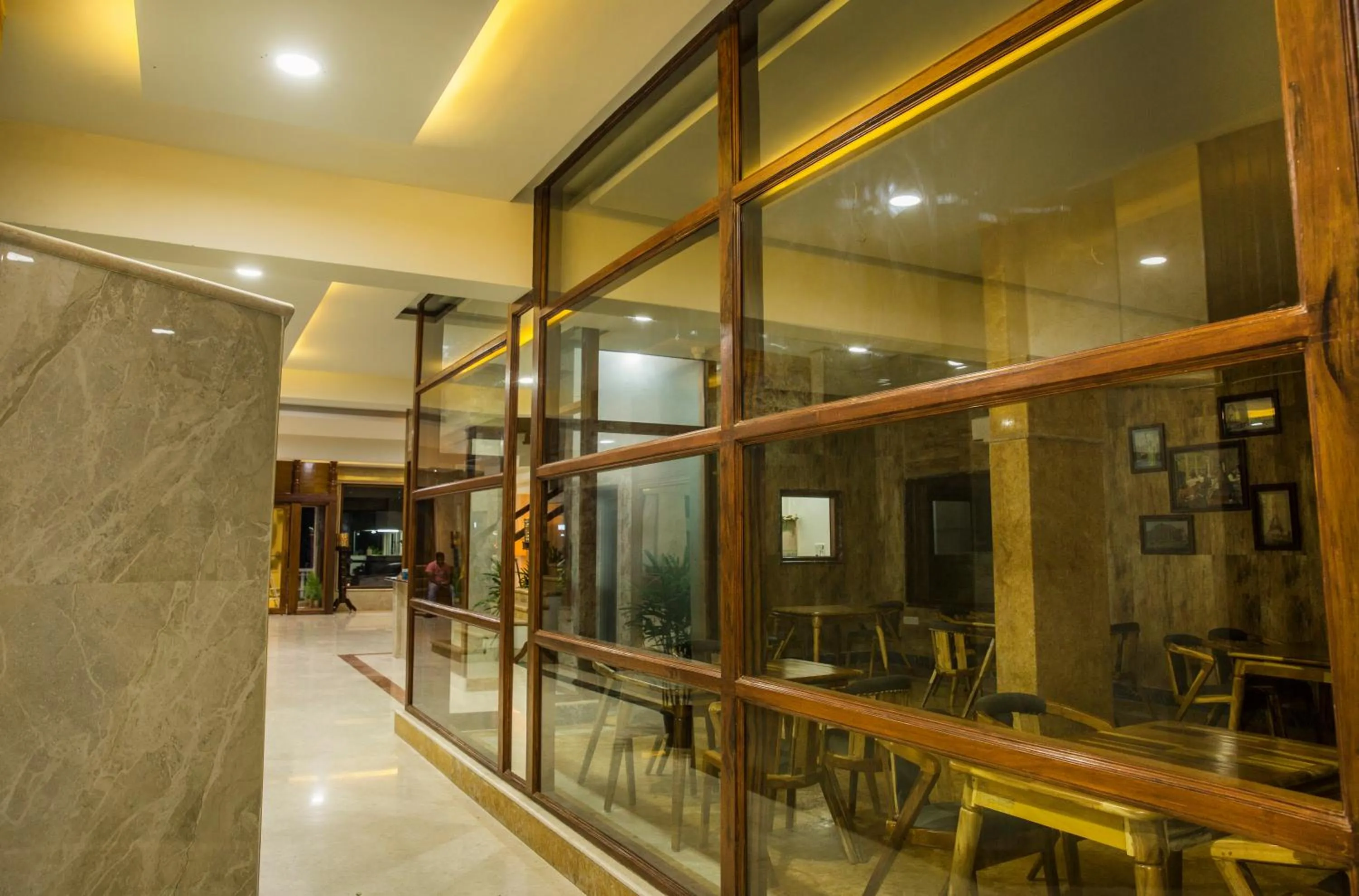 Restaurant/places to eat in Hotel Presidency-Electronic City Phase II