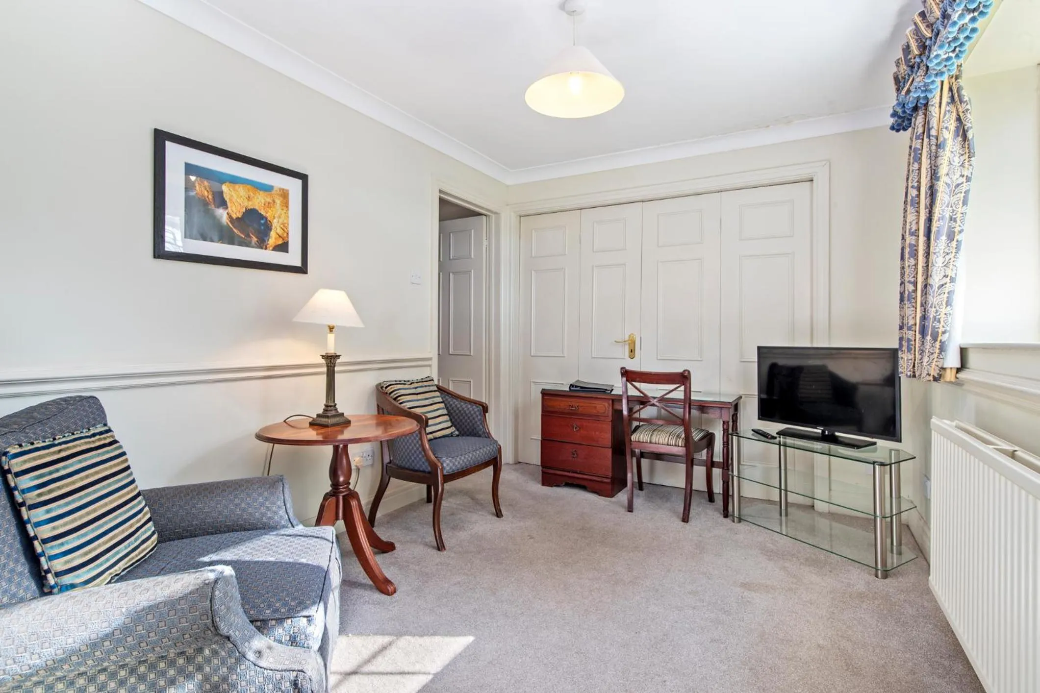 TV and multimedia in Best Western Lamphey Court Hotel and Spa