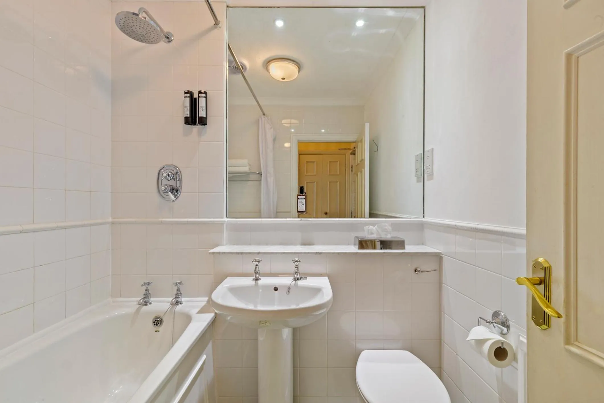 Shower in Best Western Lamphey Court Hotel and Spa