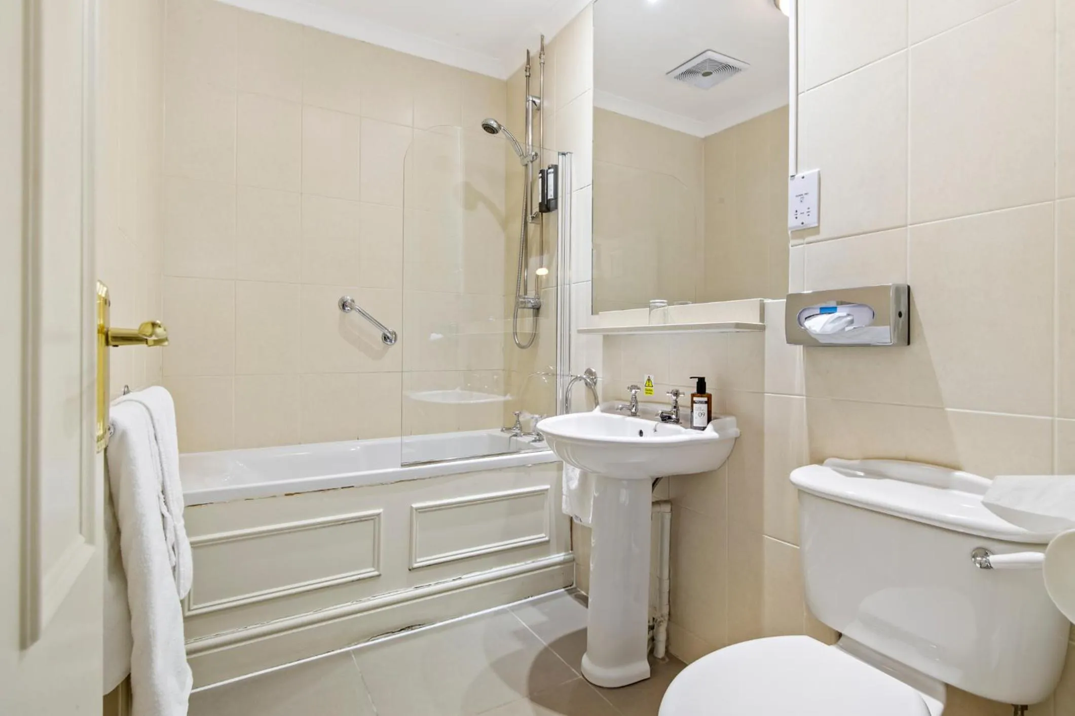 Shower in Best Western Lamphey Court Hotel and Spa