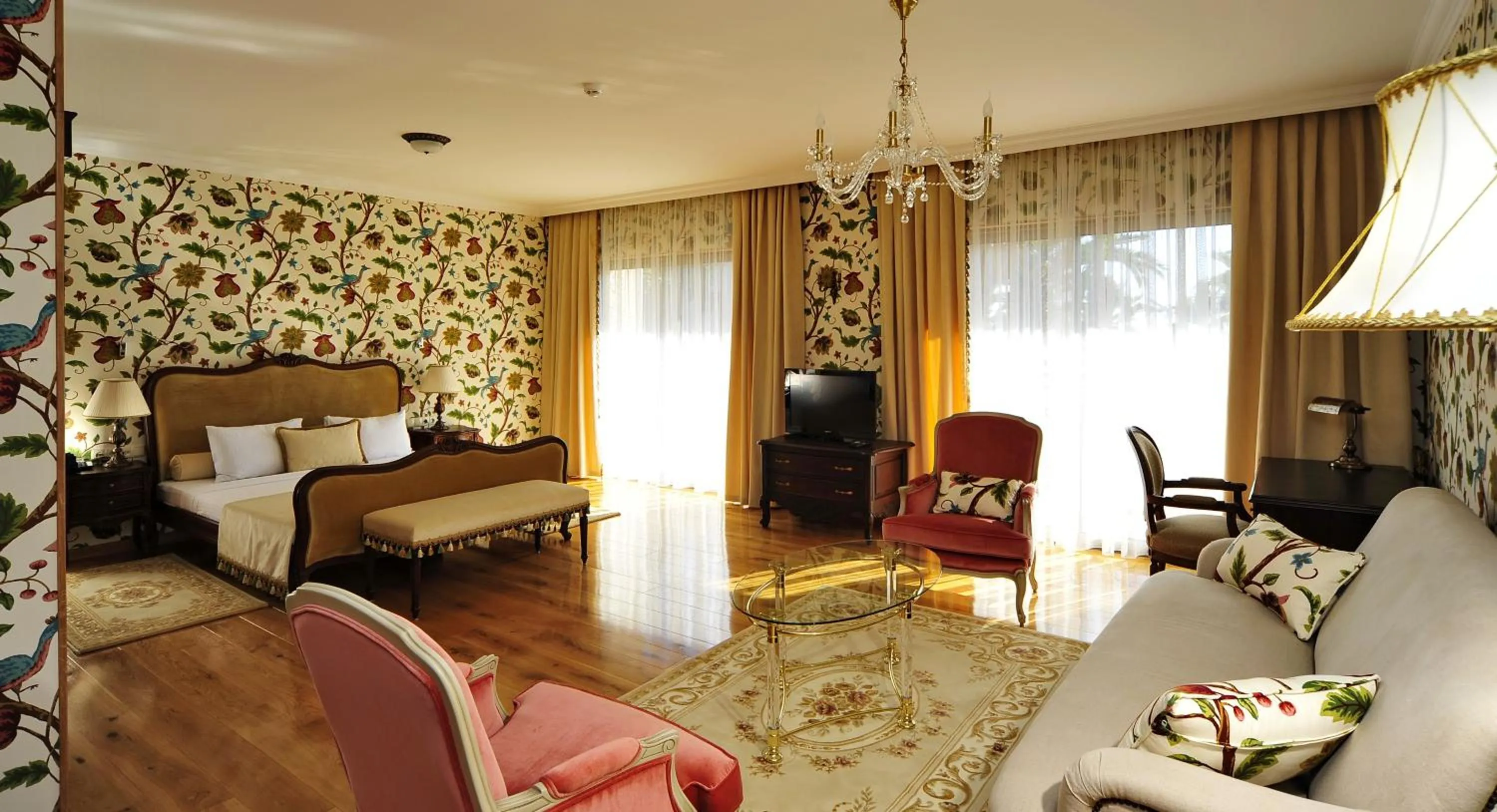 TV and multimedia in Villa Augusto Boutique Hotel & SPA