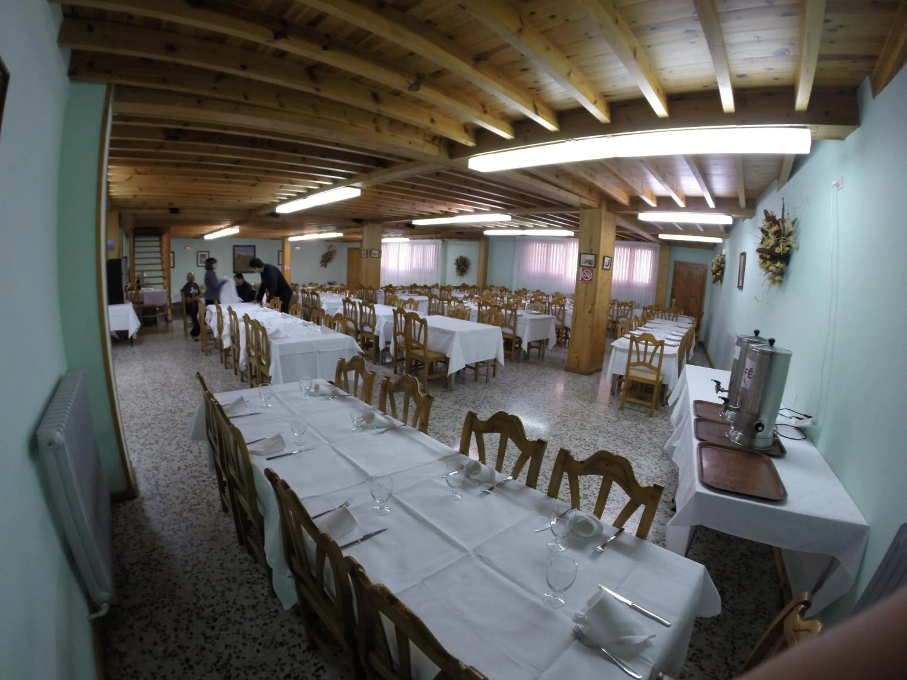 Restaurant/places to eat in El Pilar