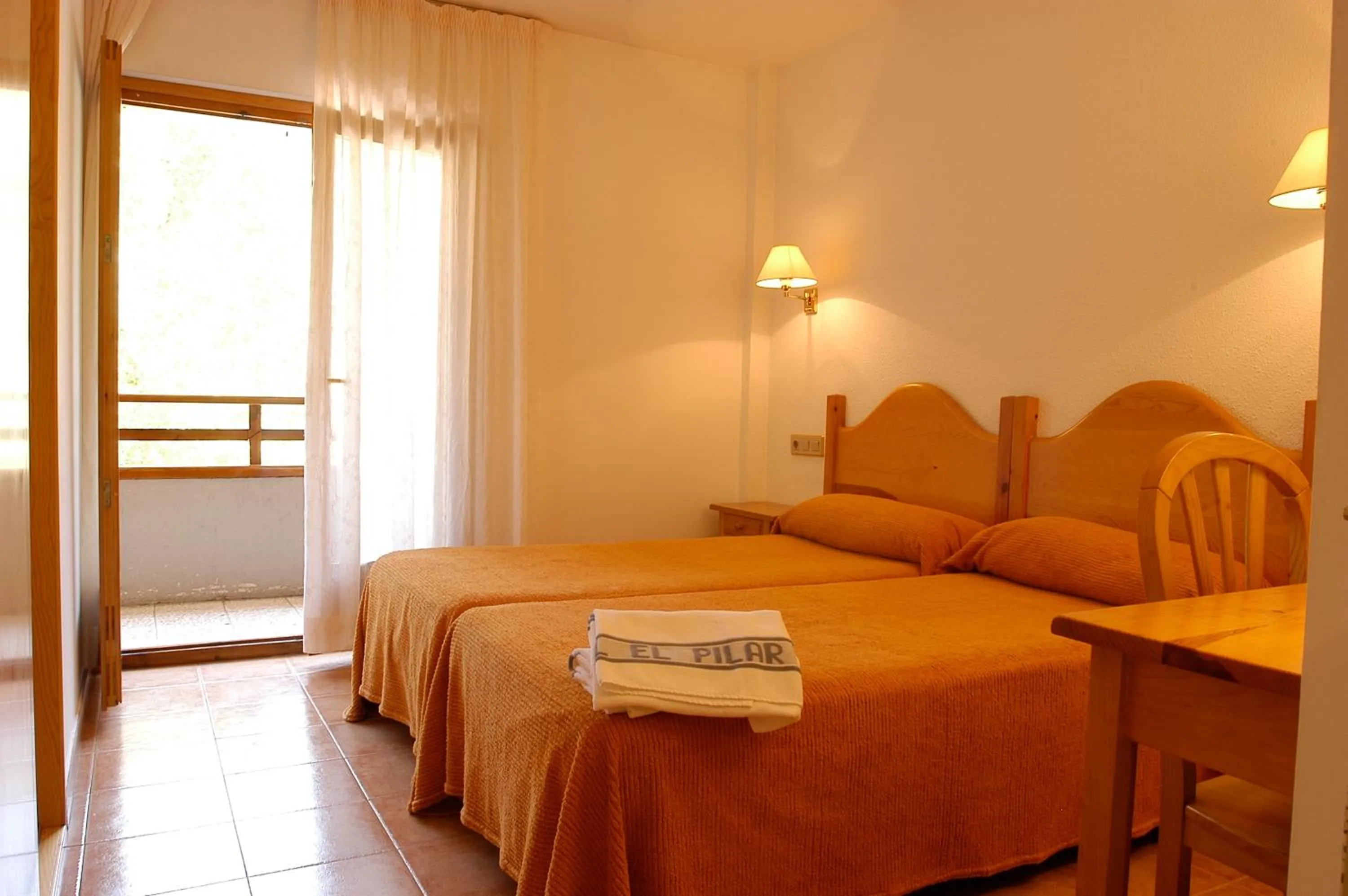 Photo of the whole room, Bed in El Pilar