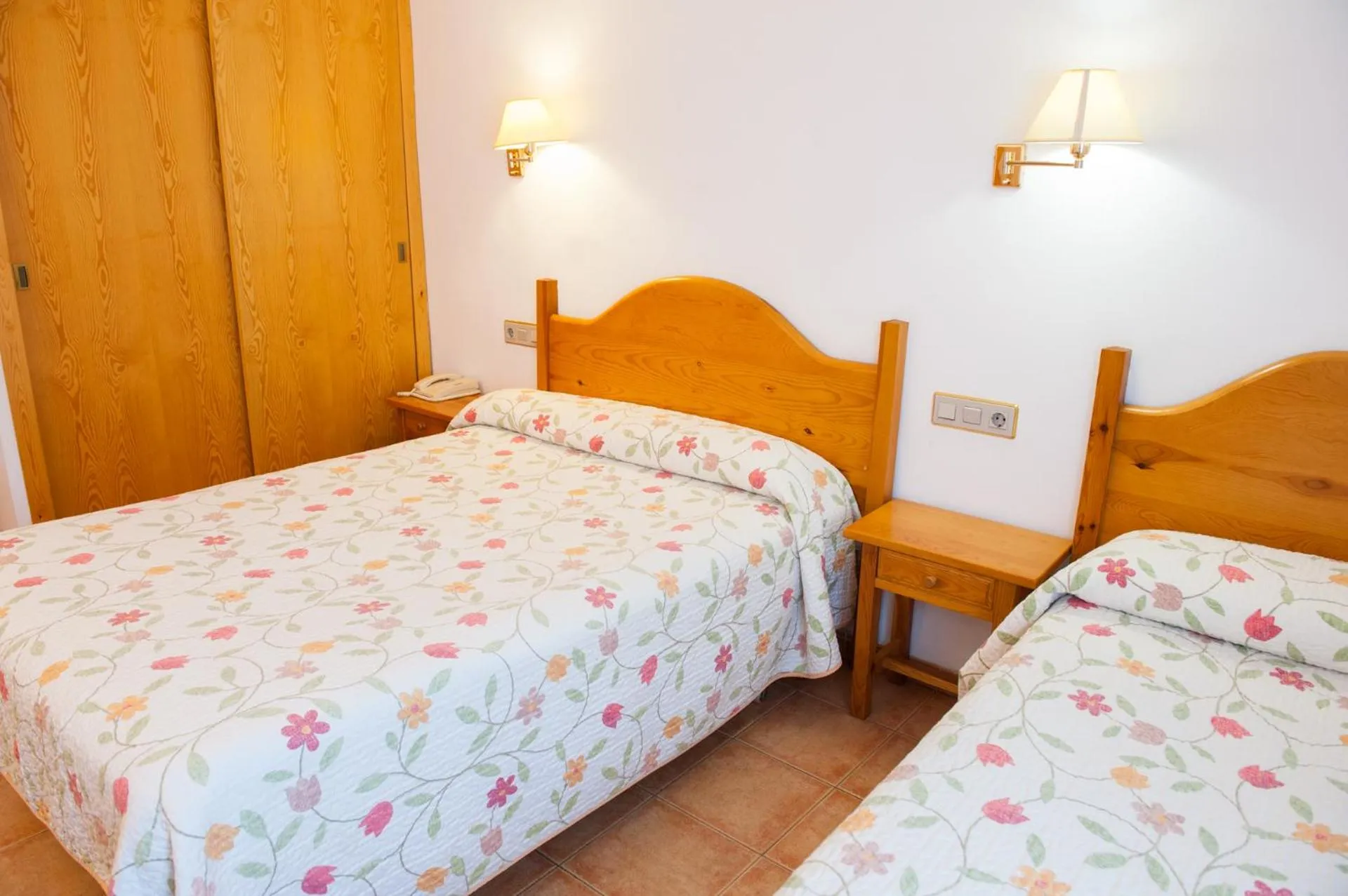 Bedroom, Bed in El Pilar