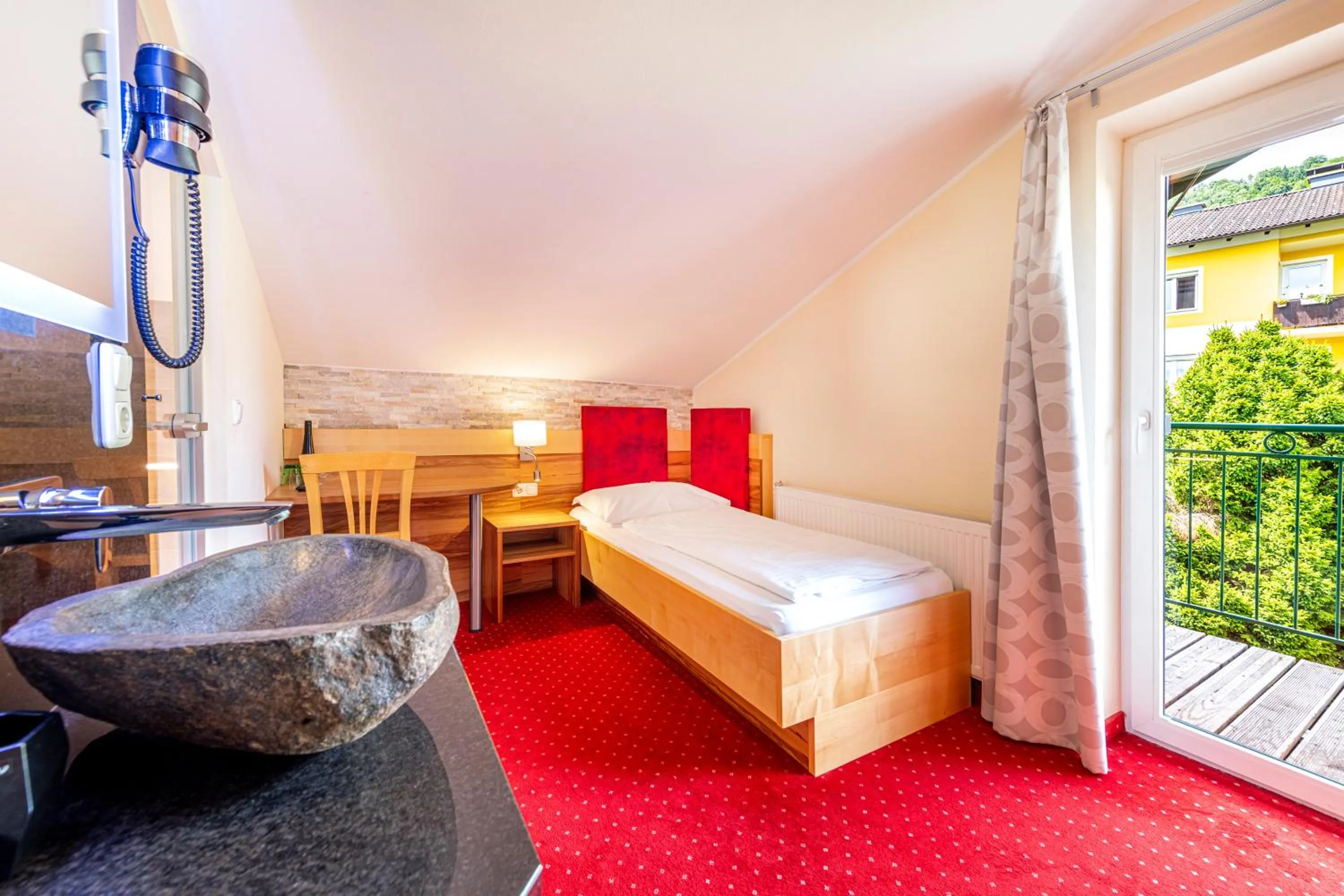 Bed in Panorama Hotel Traunstein