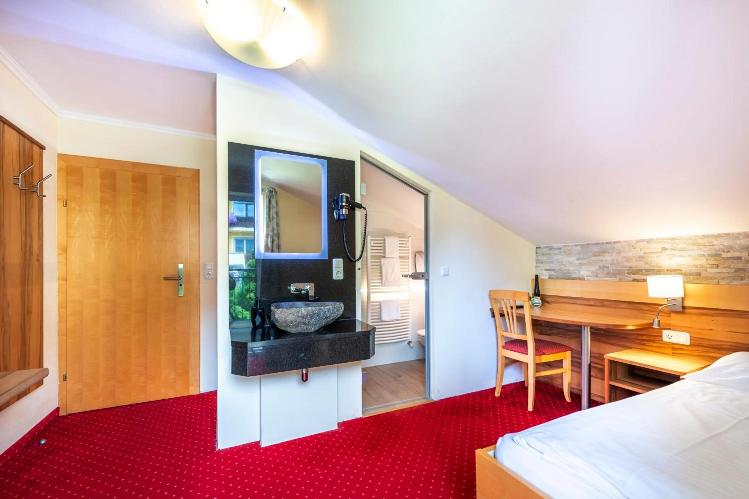 Bedroom, Bed in Panorama Hotel Traunstein