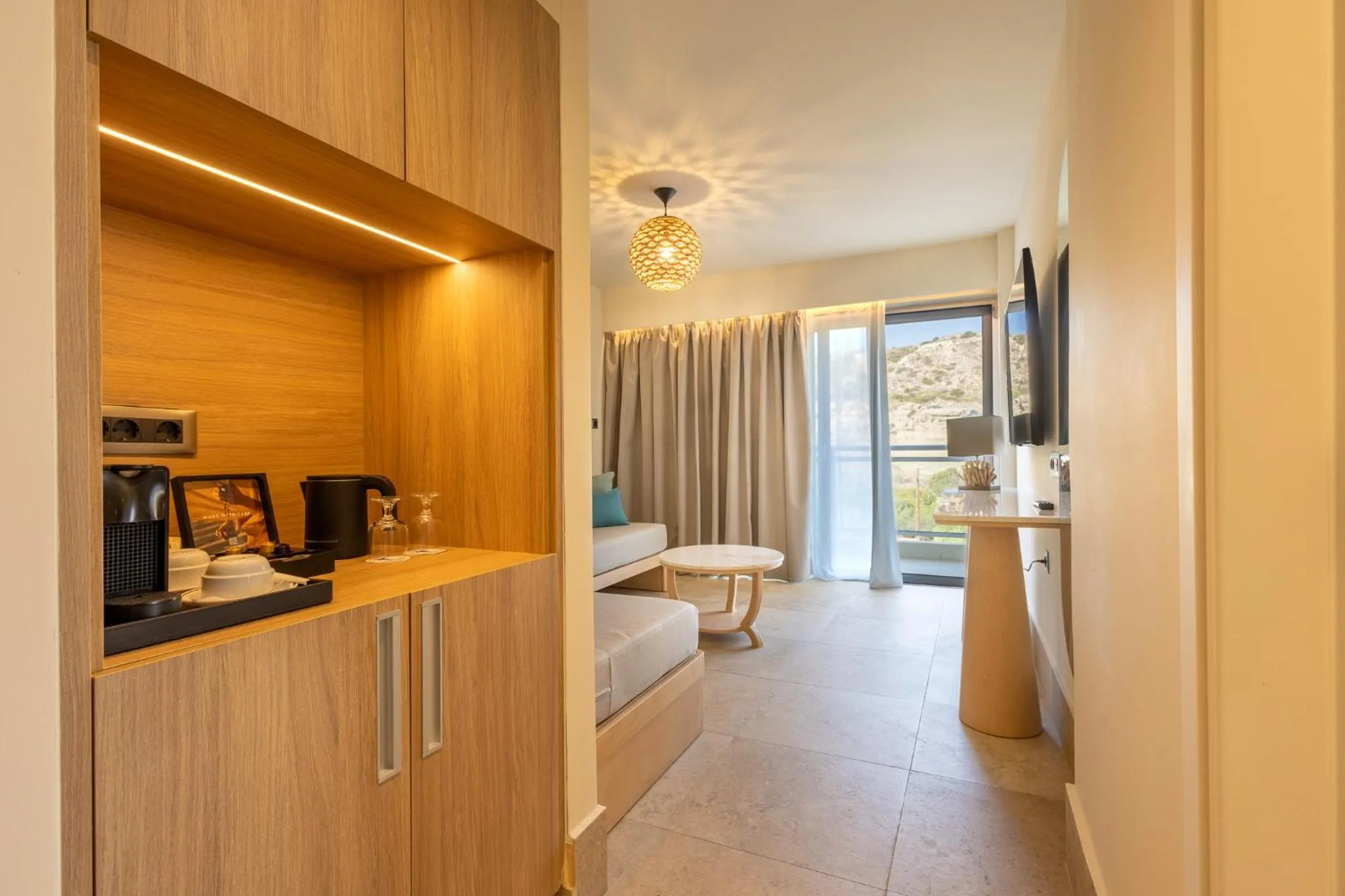 Coffee/tea facilities, Bed in Pegasos Deluxe Beach Hotel