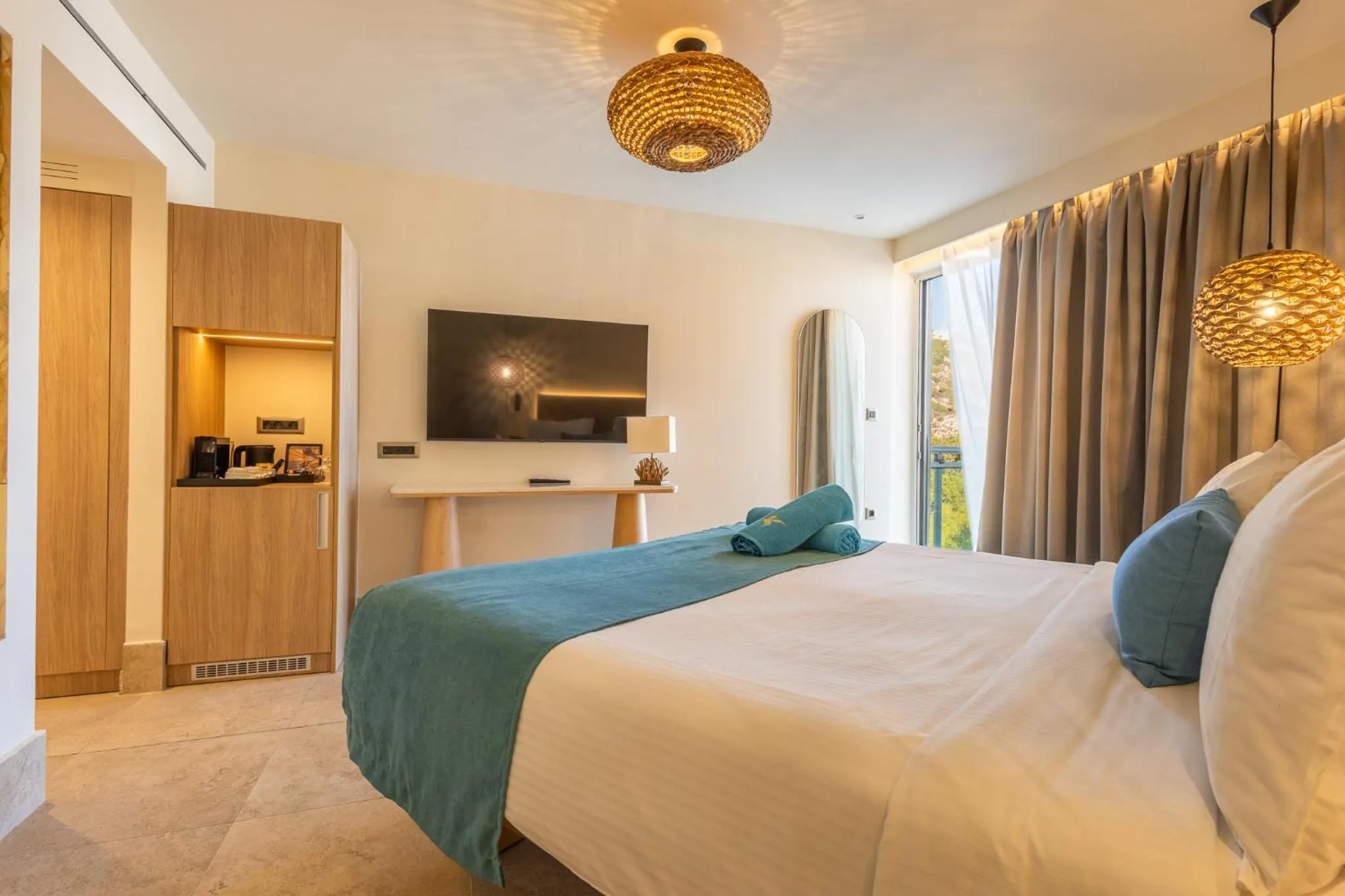 Bedroom, Bed in Pegasos Deluxe Beach Hotel