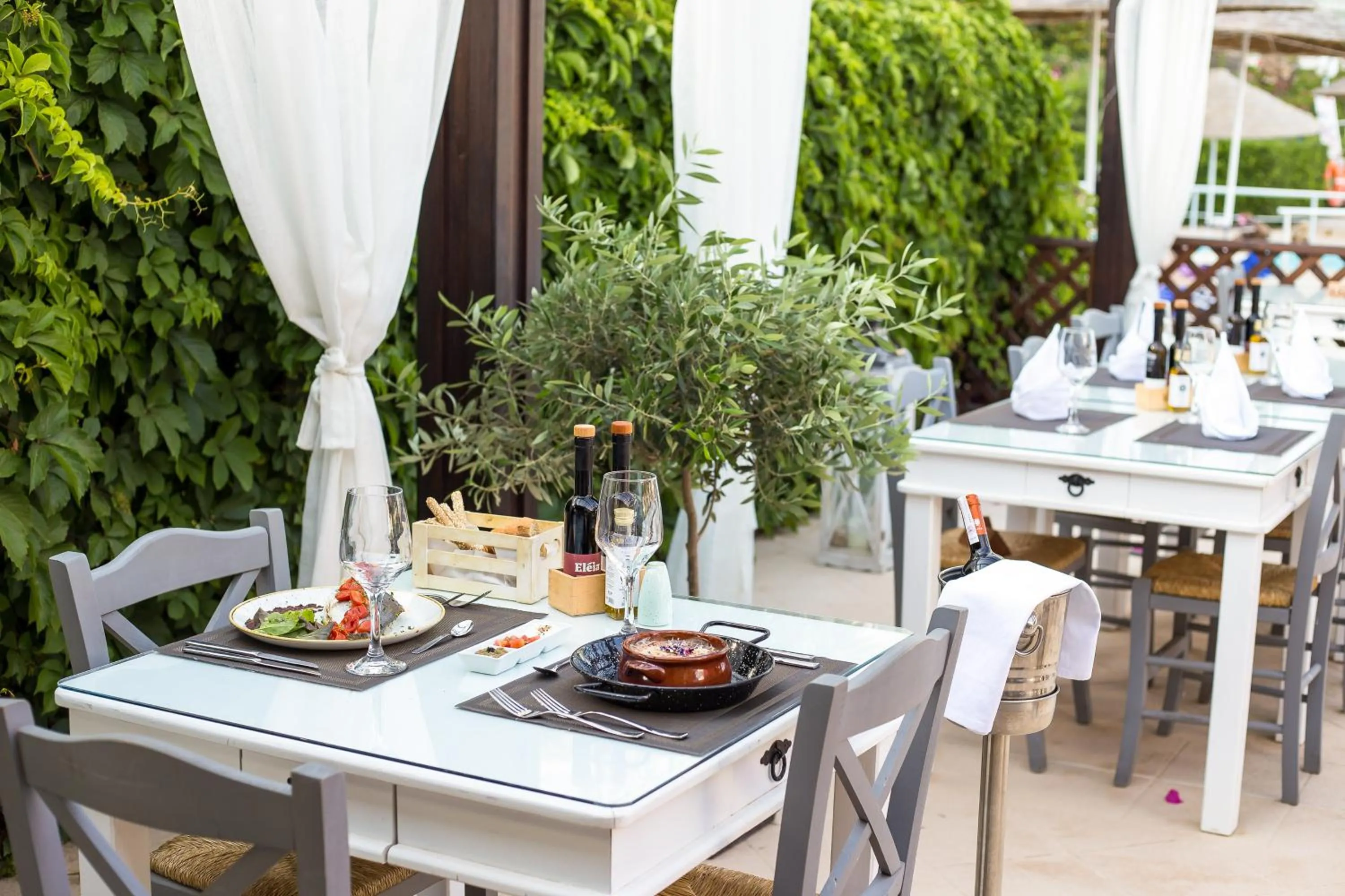 Restaurant/places to eat in Pegasos Deluxe Beach Hotel