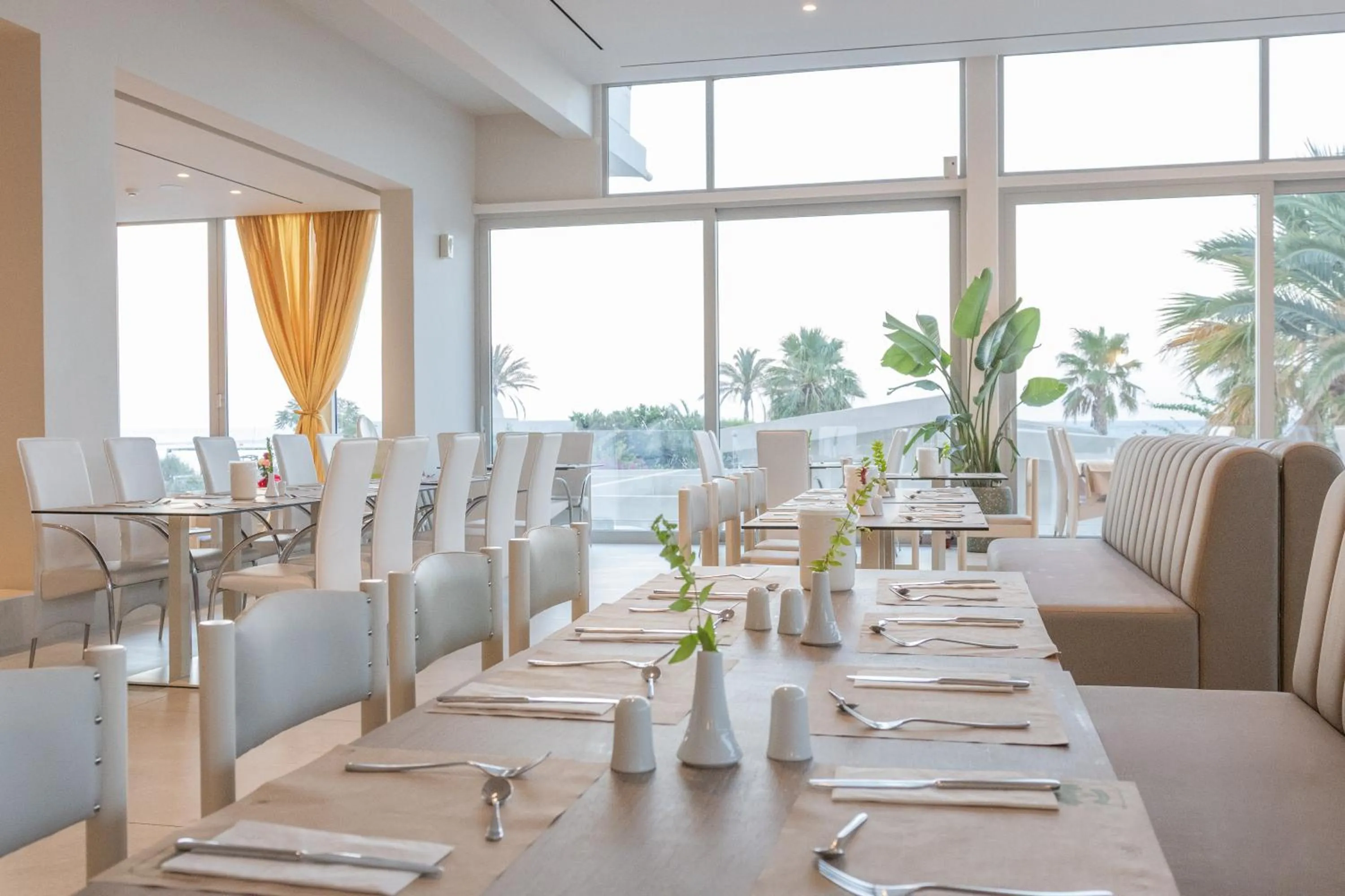 Restaurant/places to eat in Pegasos Deluxe Beach Hotel