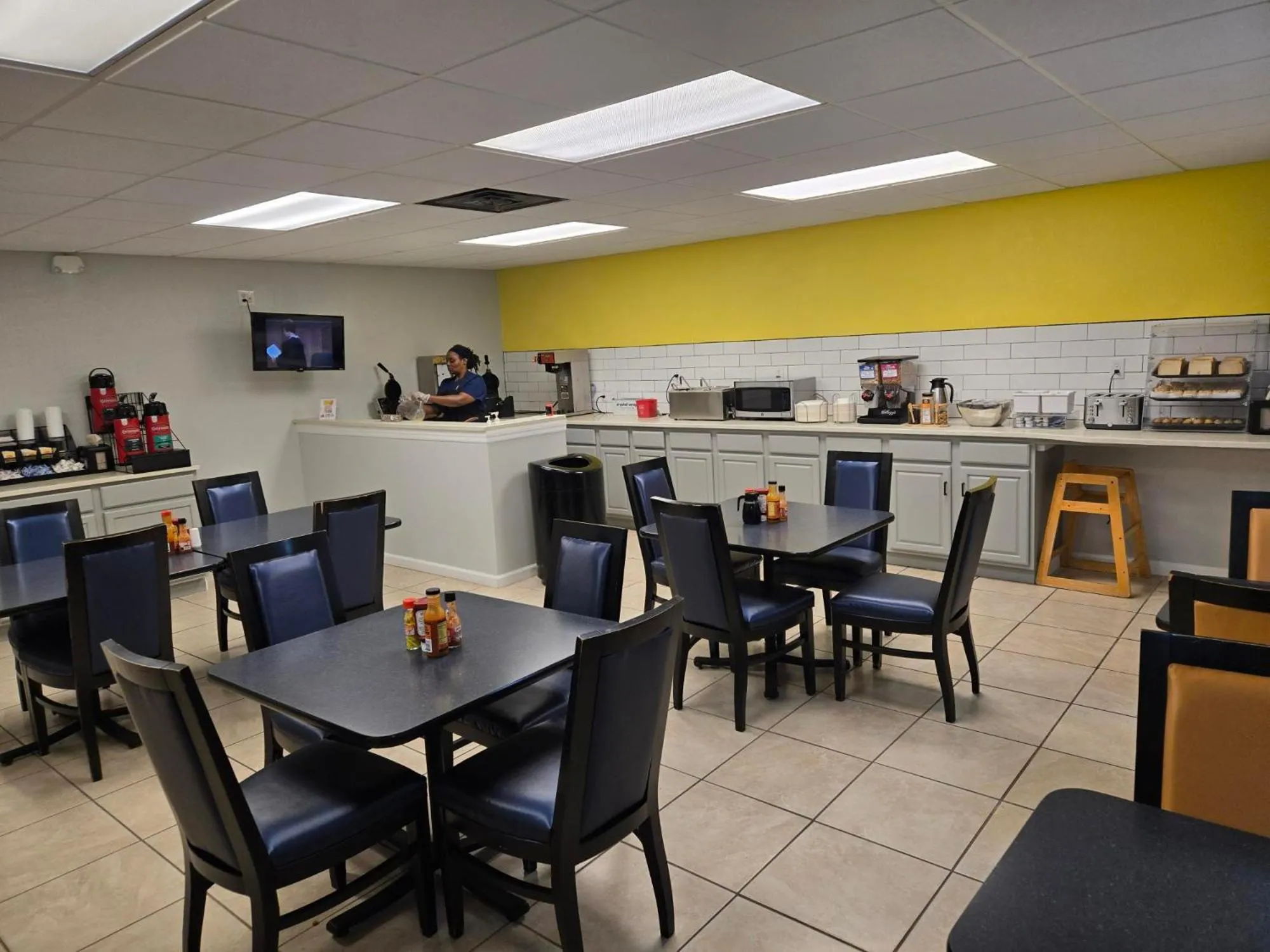 Restaurant/places to eat in Super 8 by Wyndham Lake City