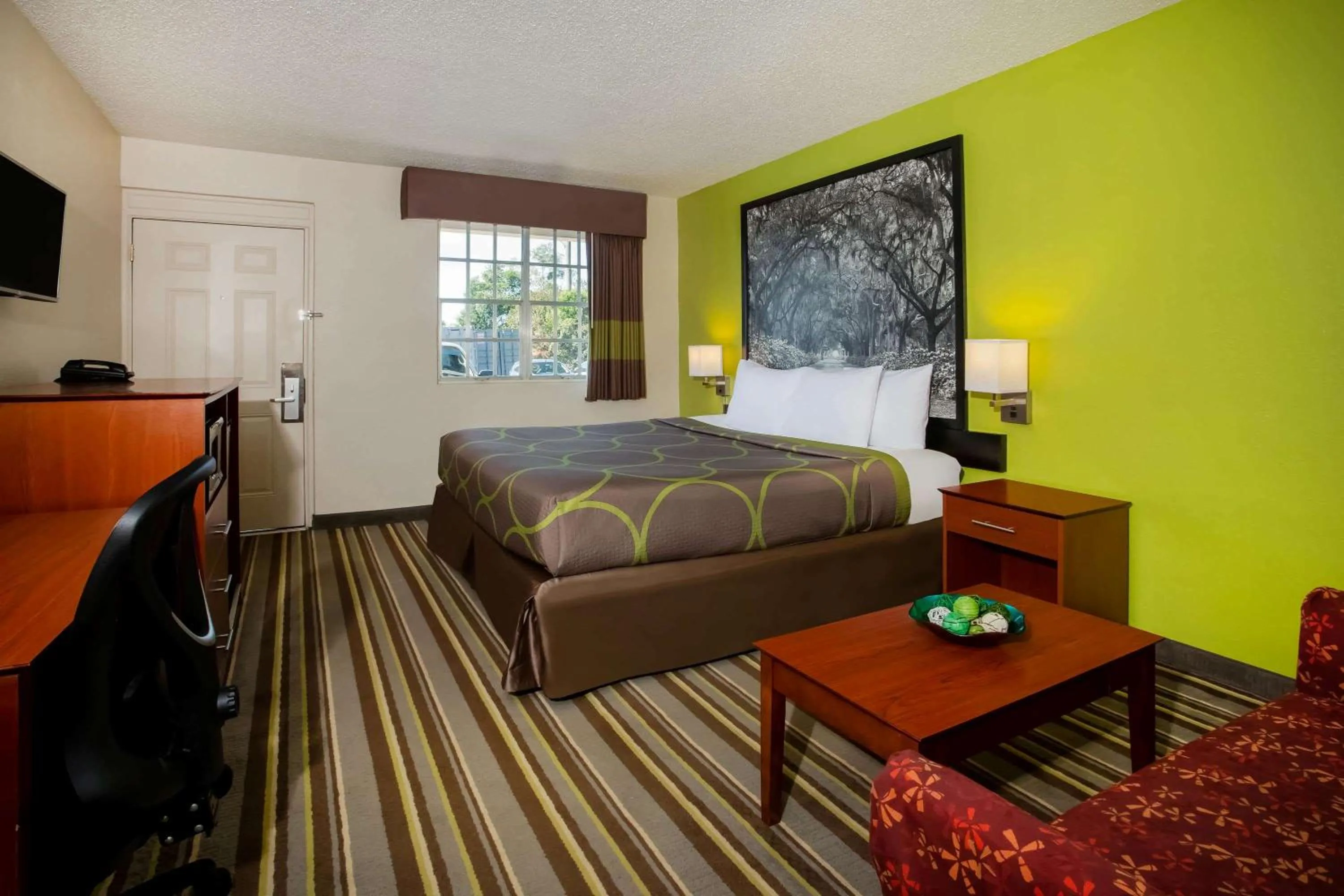 Bedroom, Bed in Super 8 by Wyndham Lake City