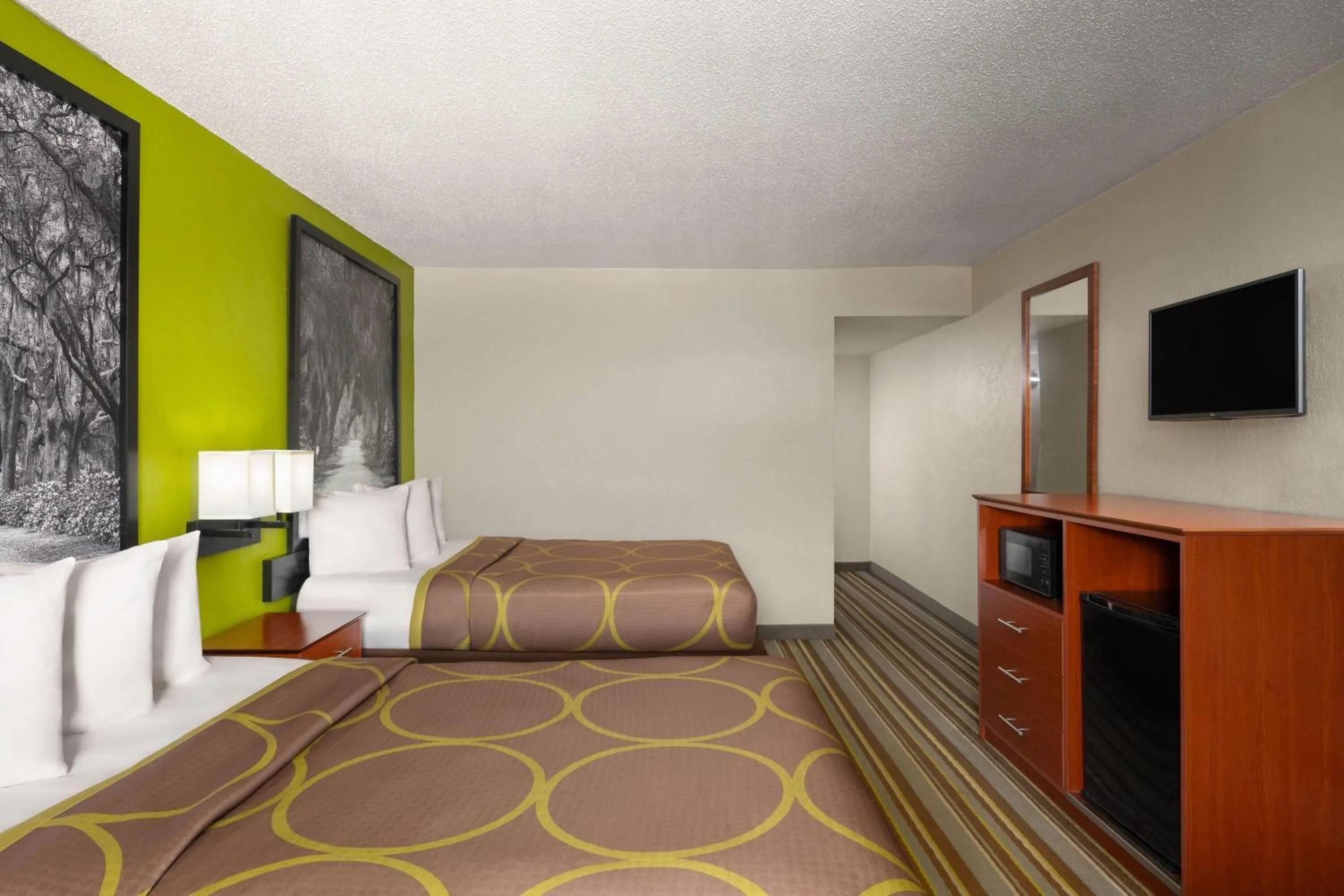 Photo of the whole room, Bed in Super 8 by Wyndham Lake City