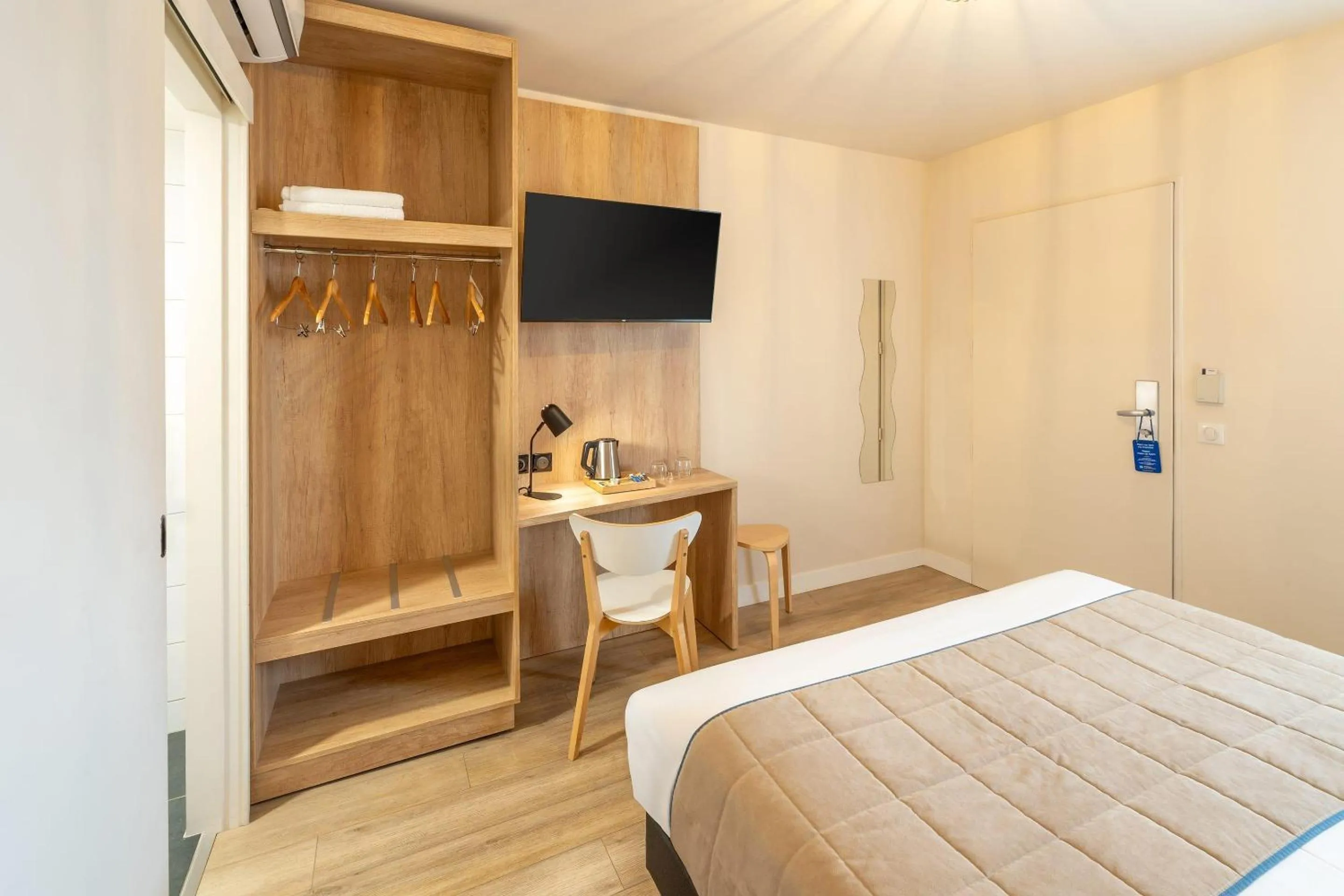 Bedroom, Bed in Sure Hotel by Best Western Mont-de-Marsan