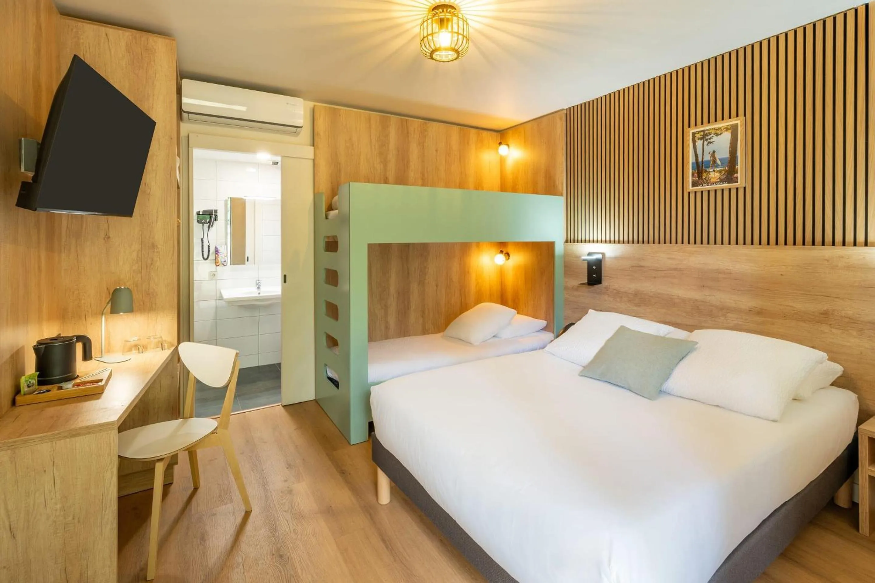 Bedroom, Bed in Sure Hotel by Best Western Mont-de-Marsan