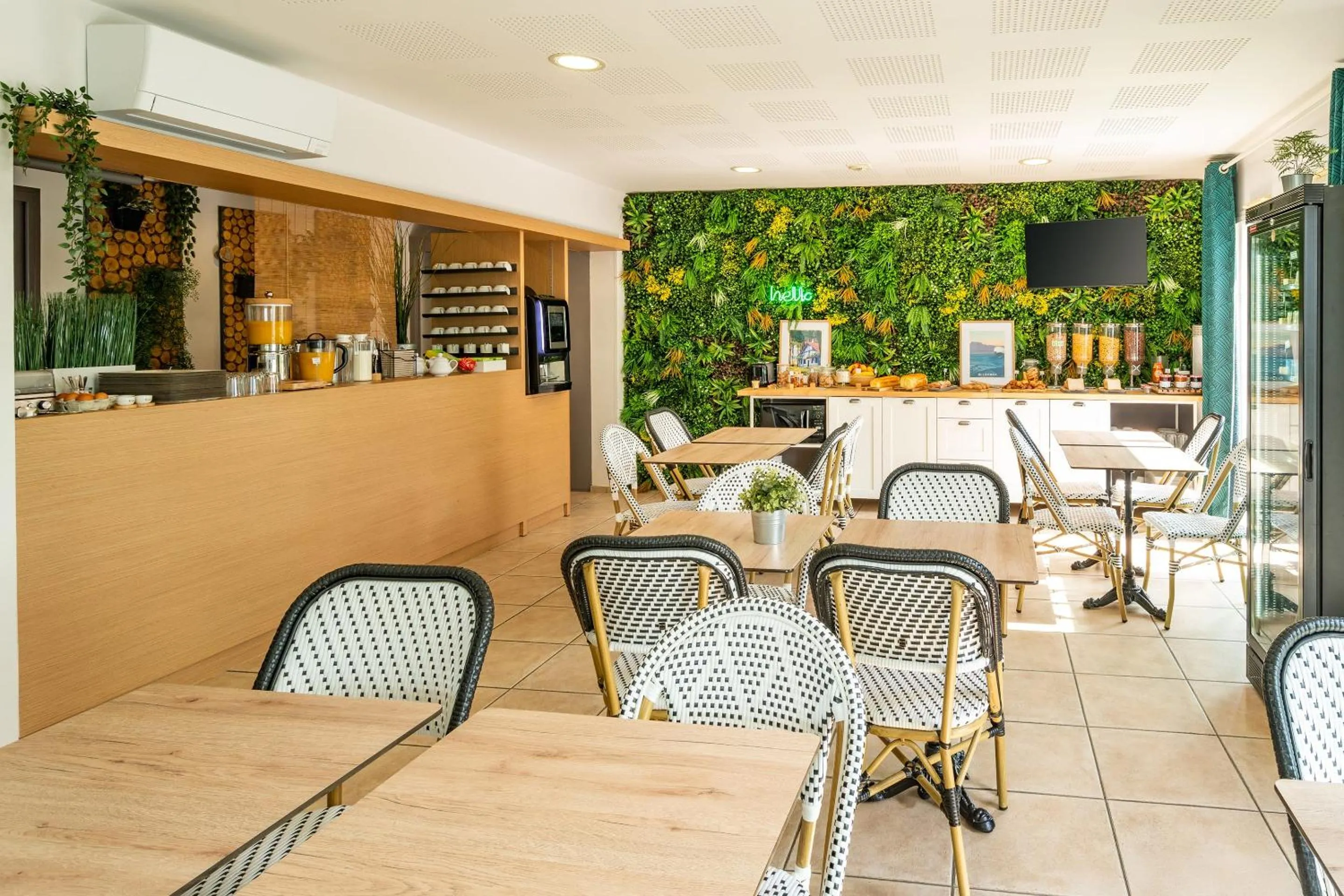 Breakfast in Sure Hotel by Best Western Mont-de-Marsan