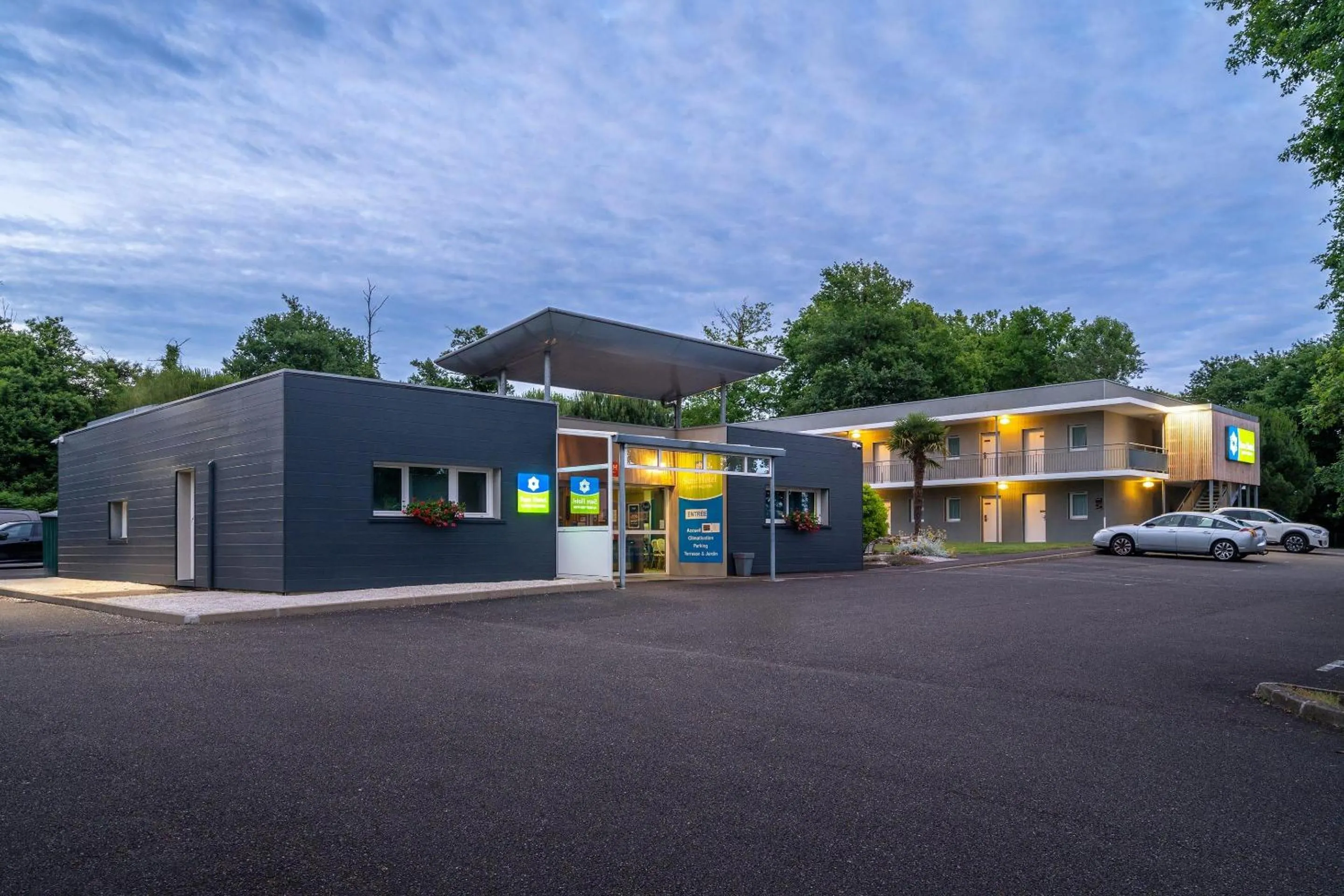 Property building in Sure Hotel by Best Western Mont-de-Marsan