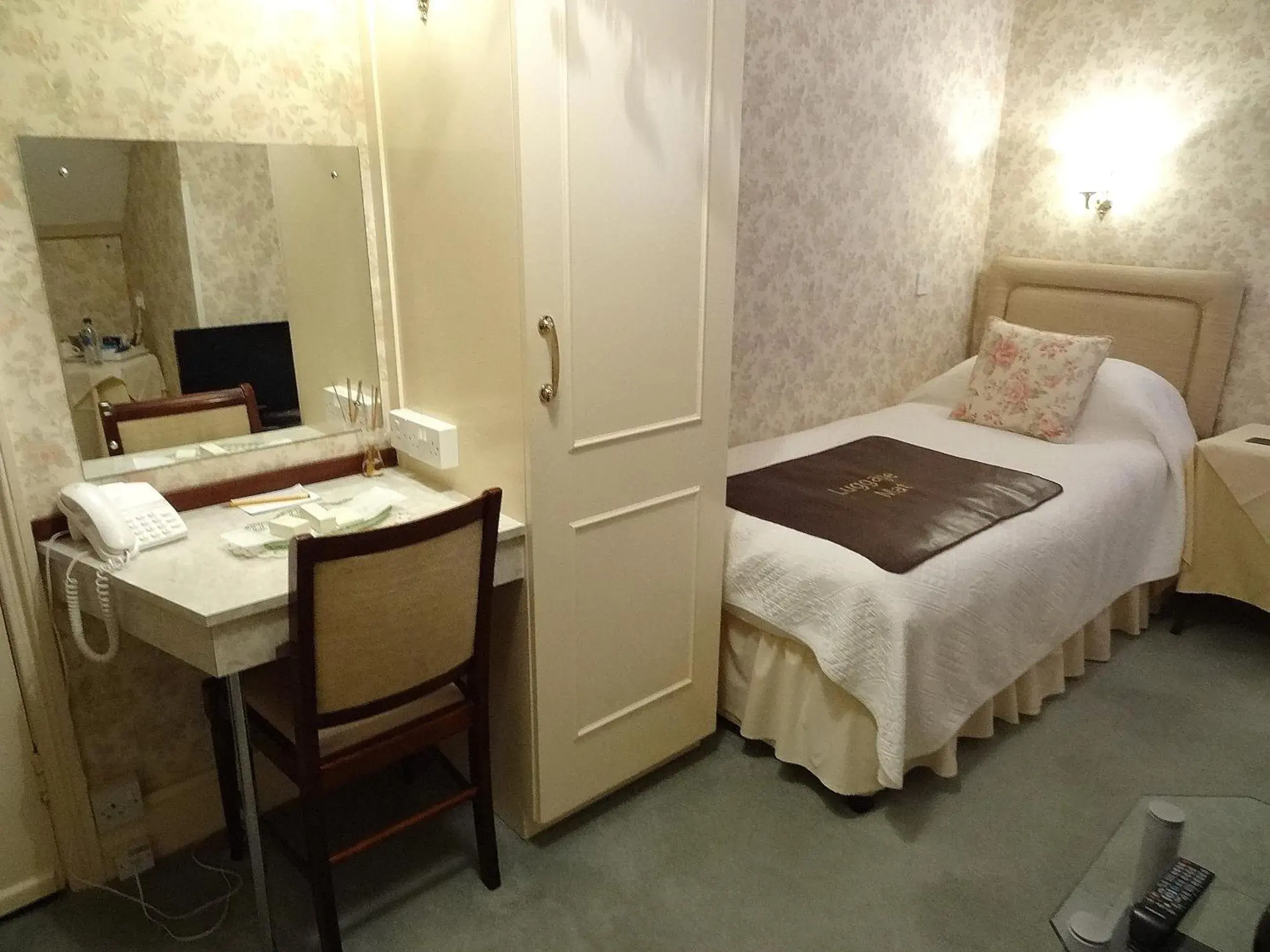 Single Room in The Chudleigh Single Room in The Chudleigh