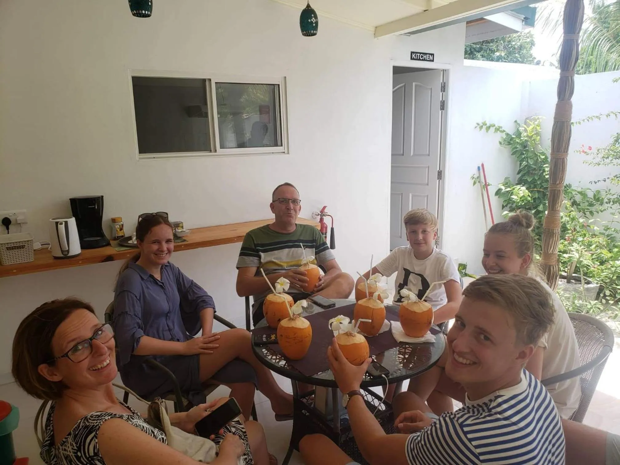 Restaurant/places to eat in Karaa Village