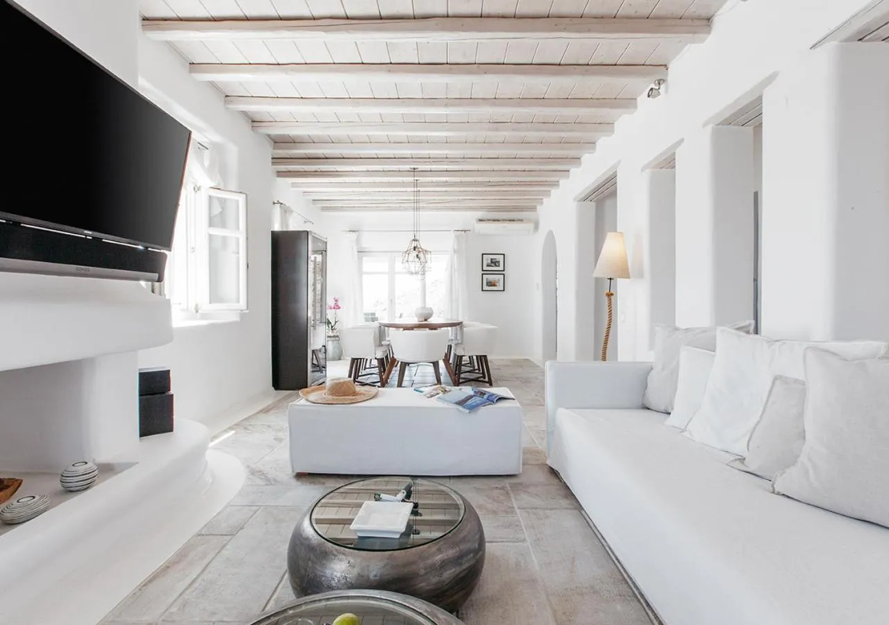 Communal lounge/ TV room in Diana Villa Mykonos