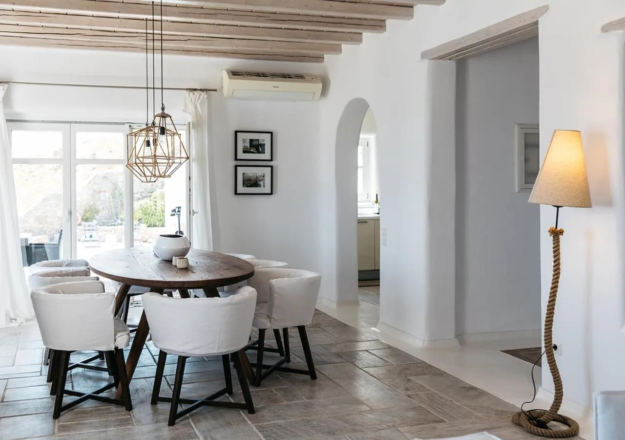 Nightclub / DJ in Diana Villa Mykonos