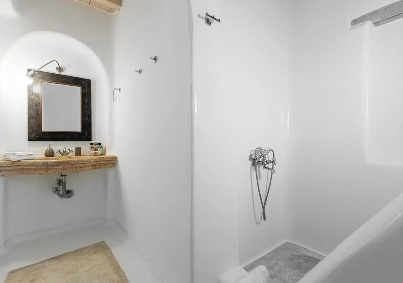 Shower in Diana Villa Mykonos