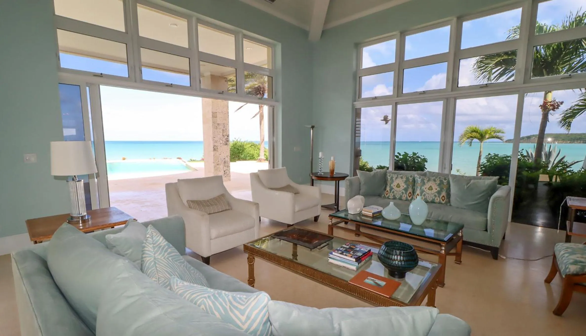 Living room in Siboney Beach Club