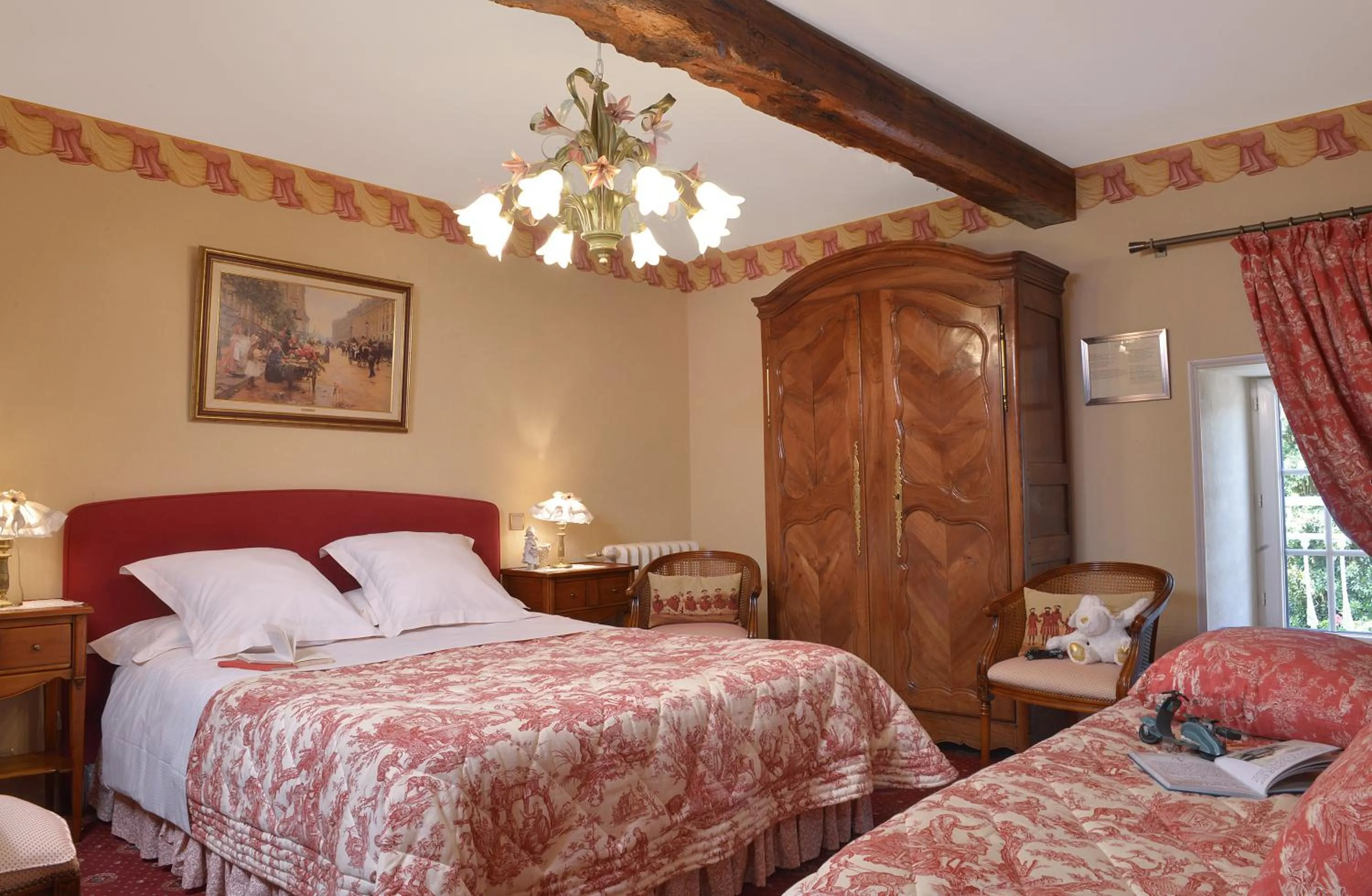 Photo of the whole room in Hostellerie de la Motte jean