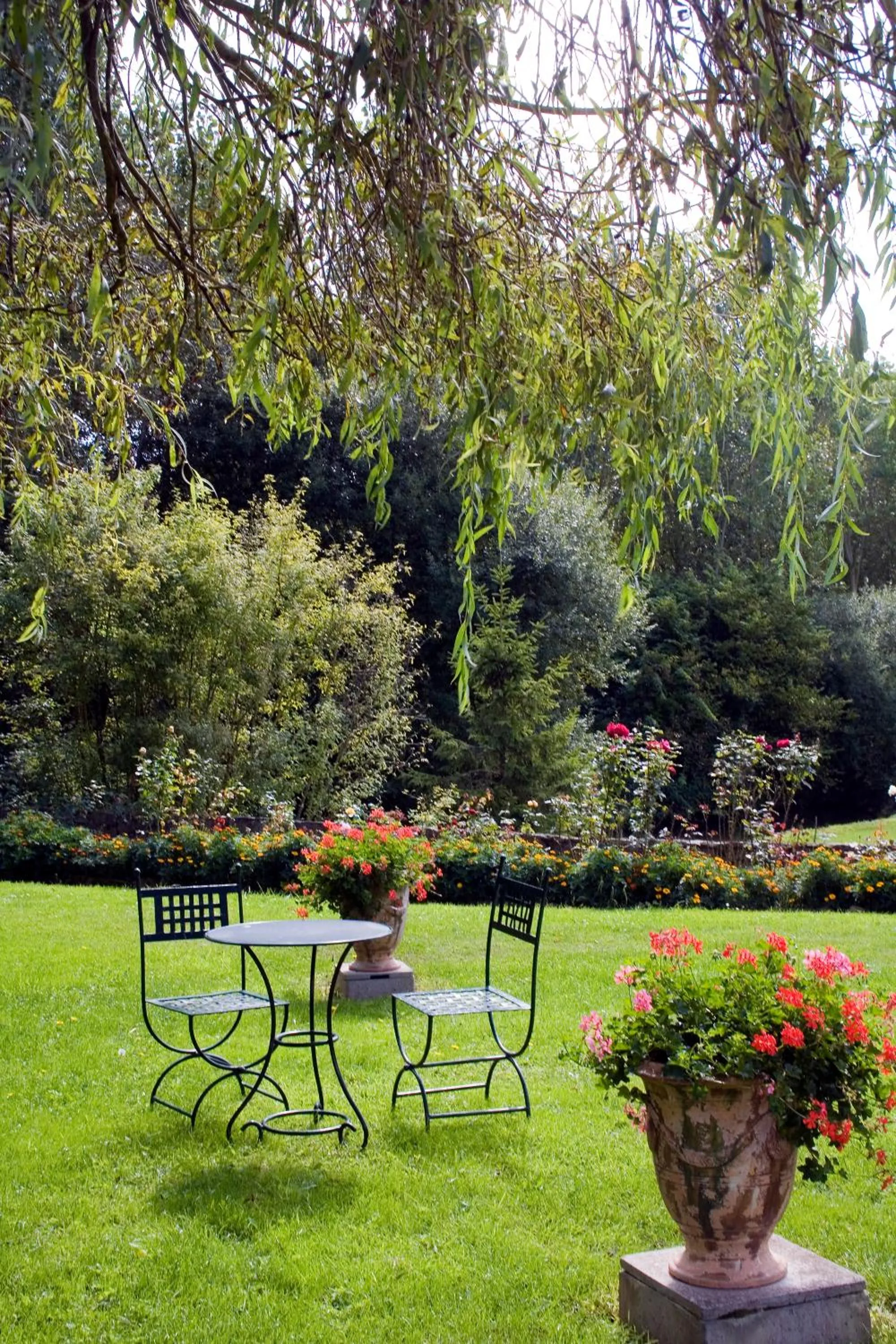 Garden in Hostellerie de la Motte jean