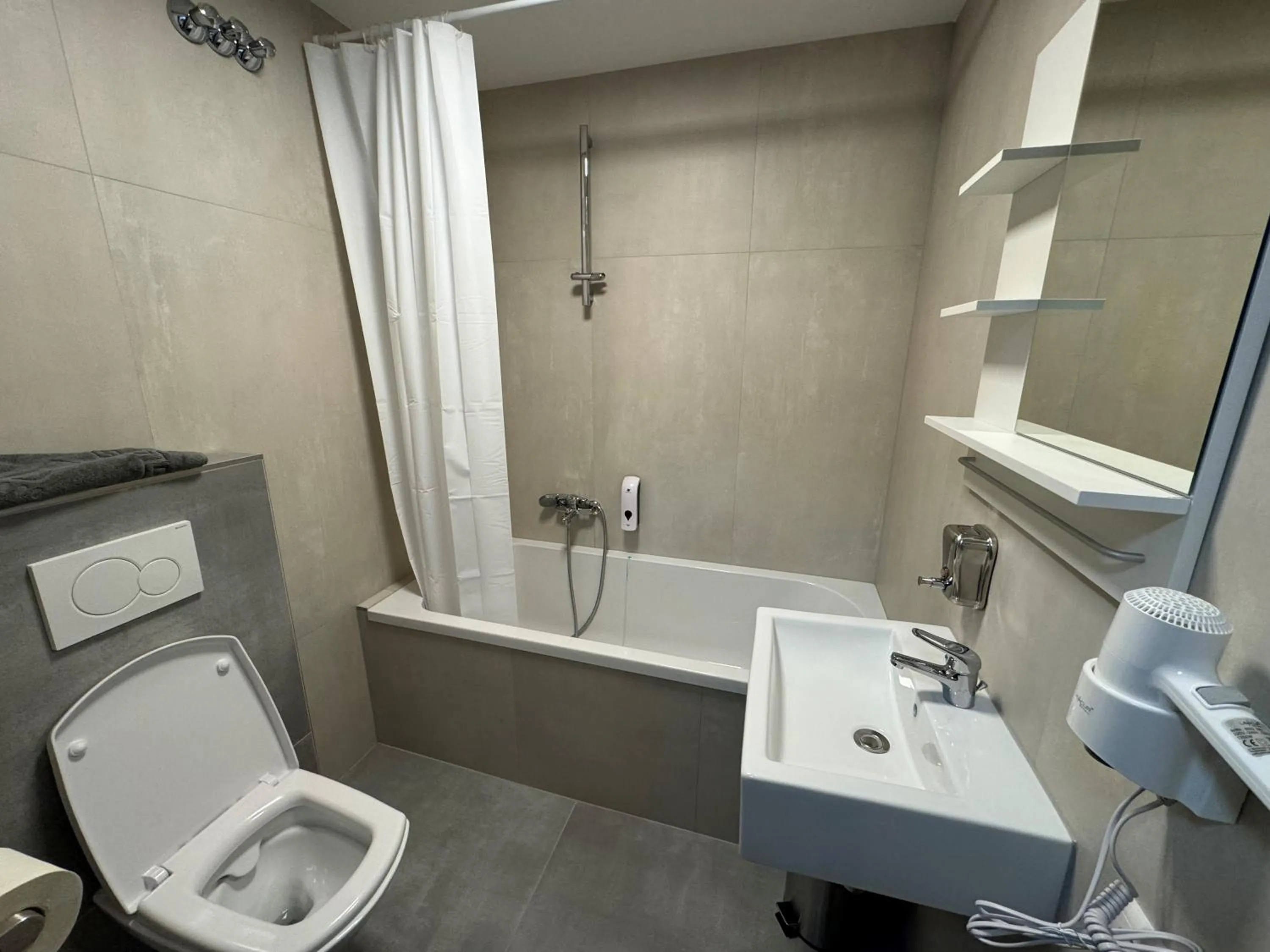 Bath in F Hotel 24h Check-In