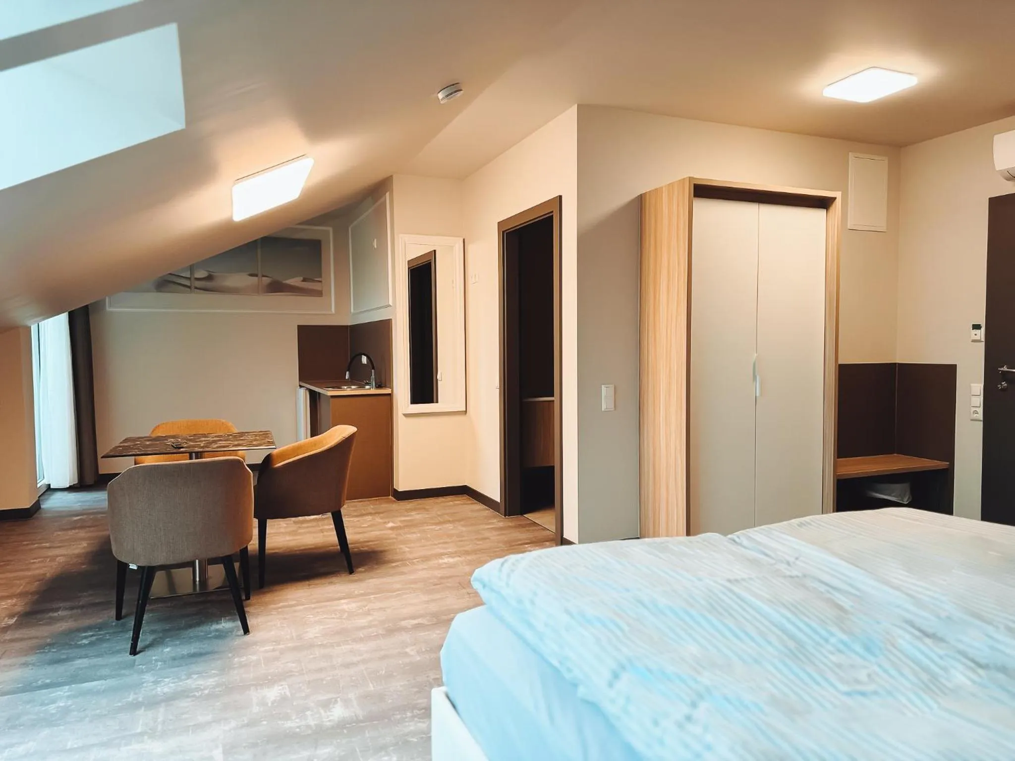 Bed in F Hotel 24h Check-In