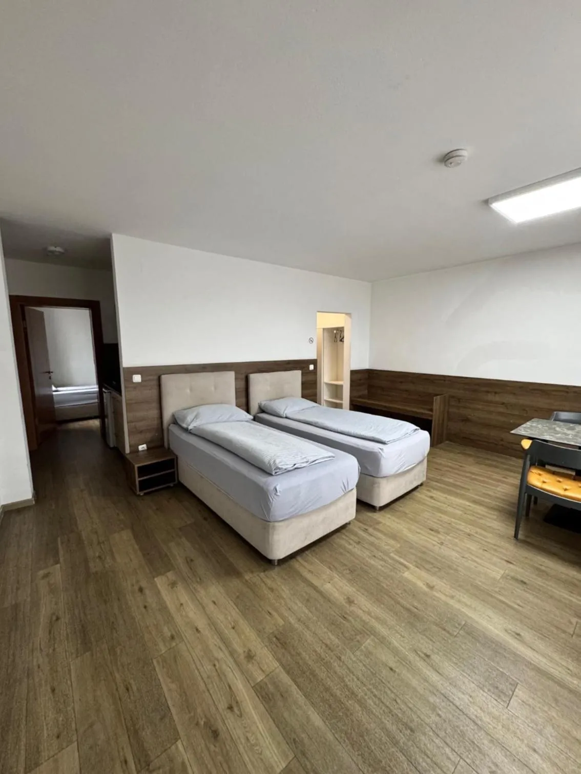 Bed in F Hotel 24h Check-In